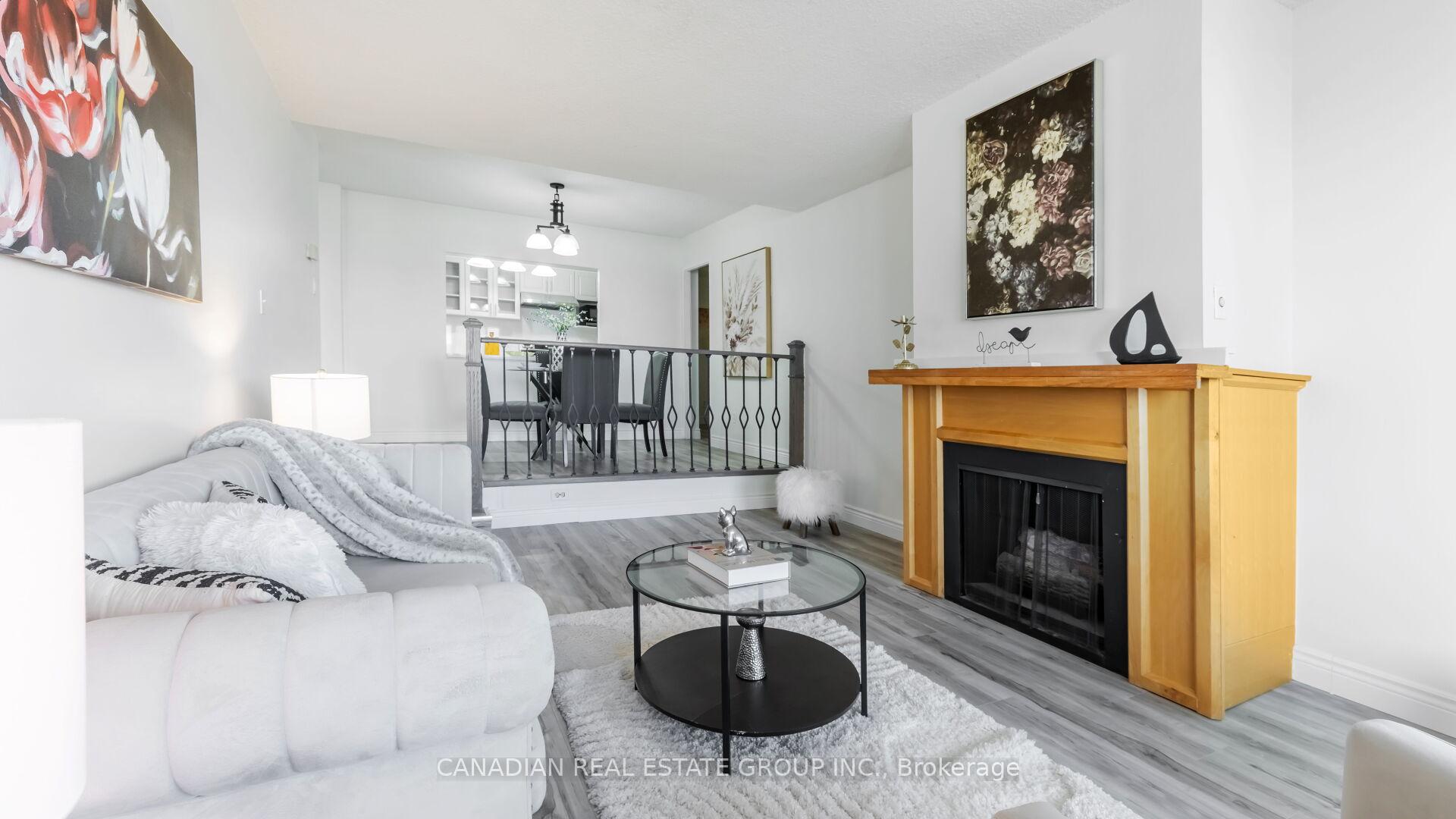 3 Bedrooms Condo at 20 Speers, Oakville For sale