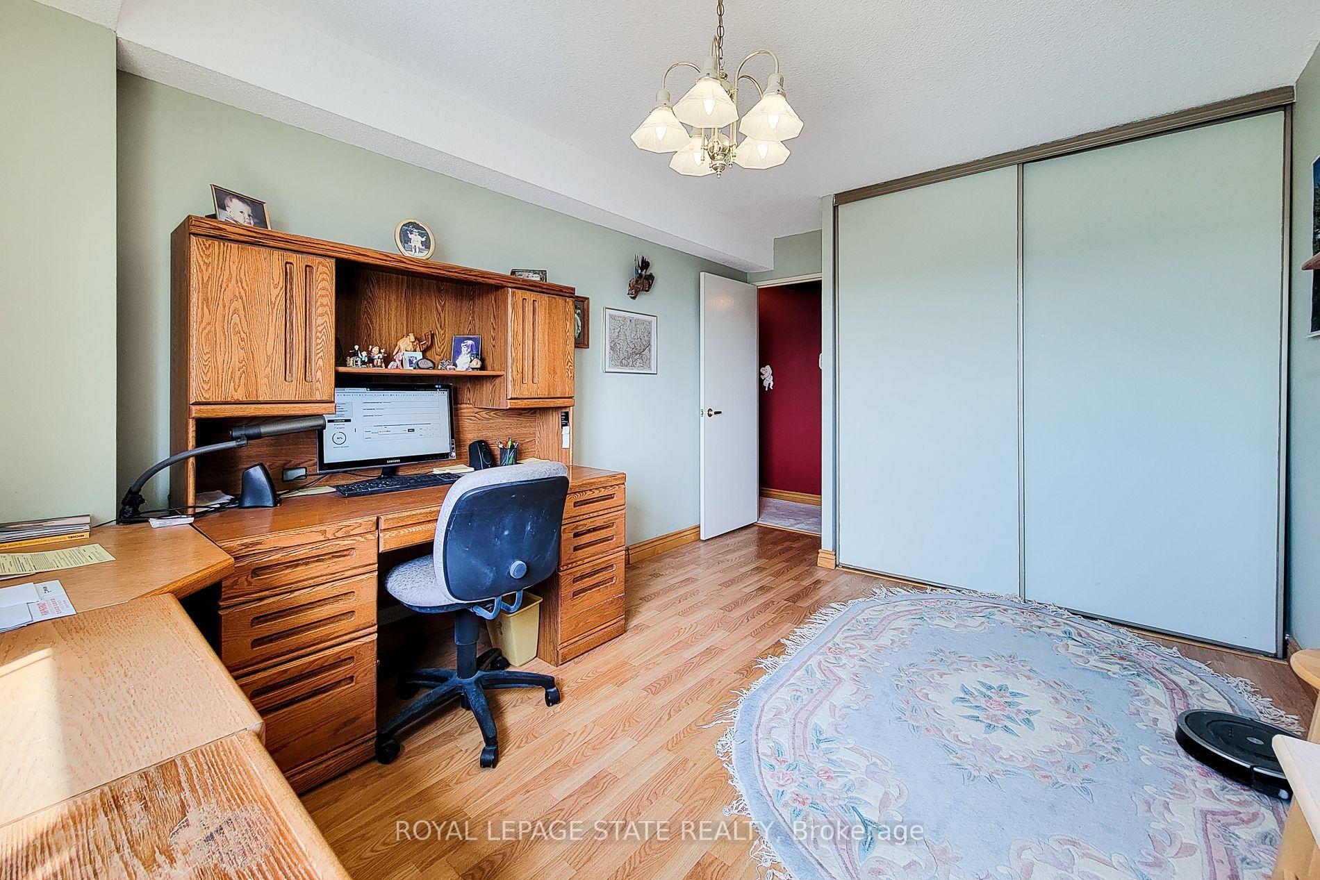 3 Bedrooms Condo at 301 Frances, Hamilton For sale