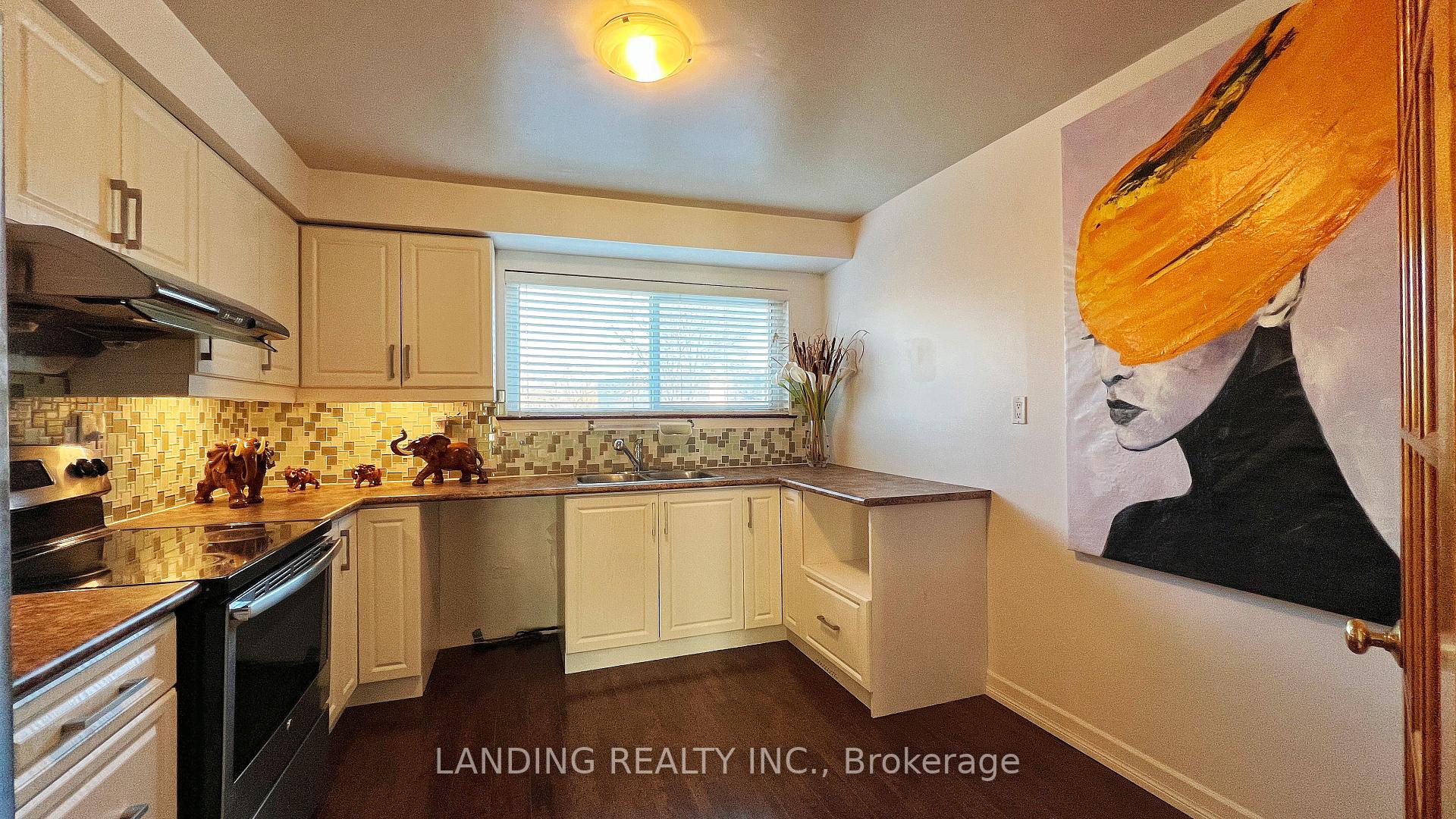 4 Bedrooms Condo at 22 KING HENRY’S, Toronto For sale