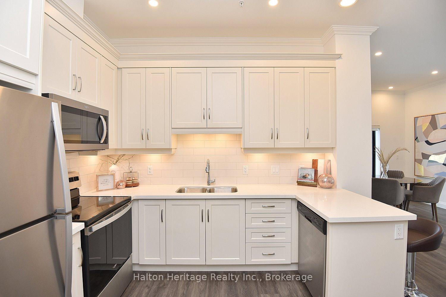 2 Bedrooms Condo at 30 Hamilton, Hamilton For sale