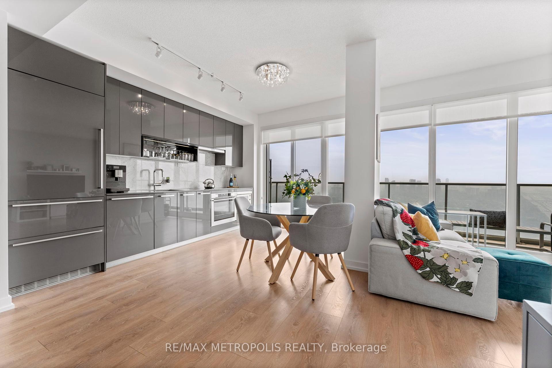 2 Bedrooms Condo at 117 McMahon, Toronto For sale
