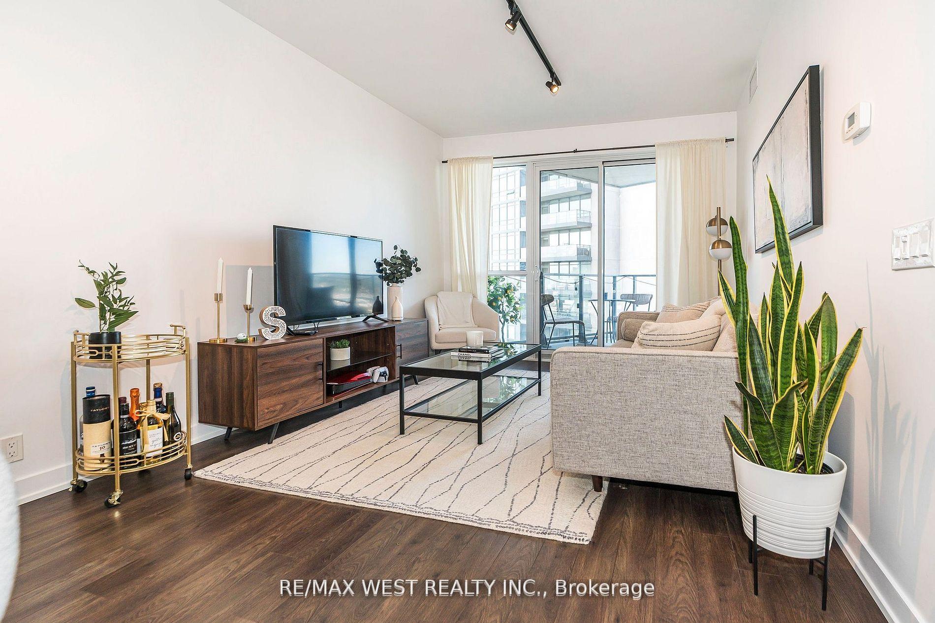 1 Bedroom Condo at 10 Park Lawn, Toronto For sale
