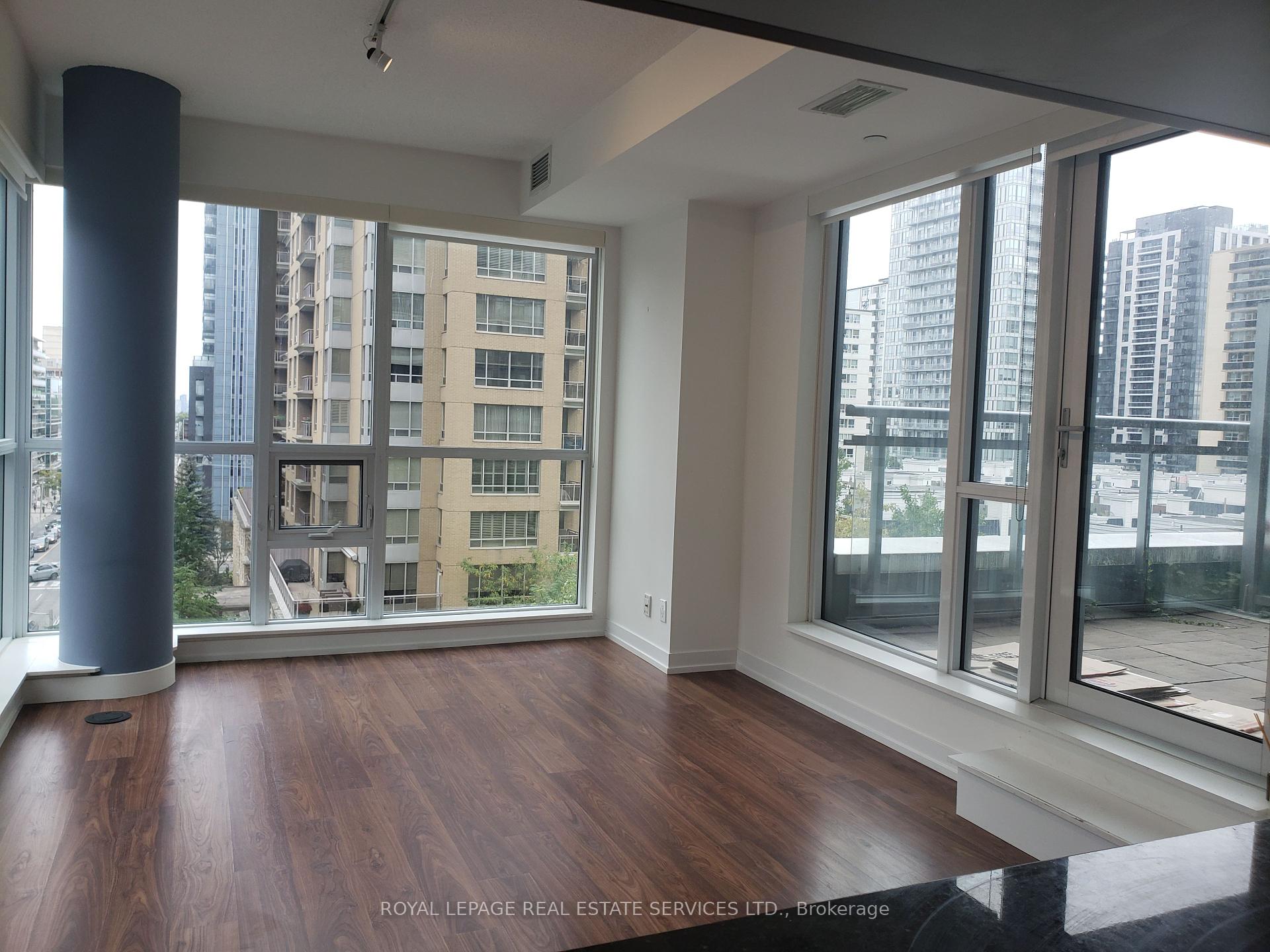 2 Bedrooms Condo at 98 Lillian, Toronto For sale