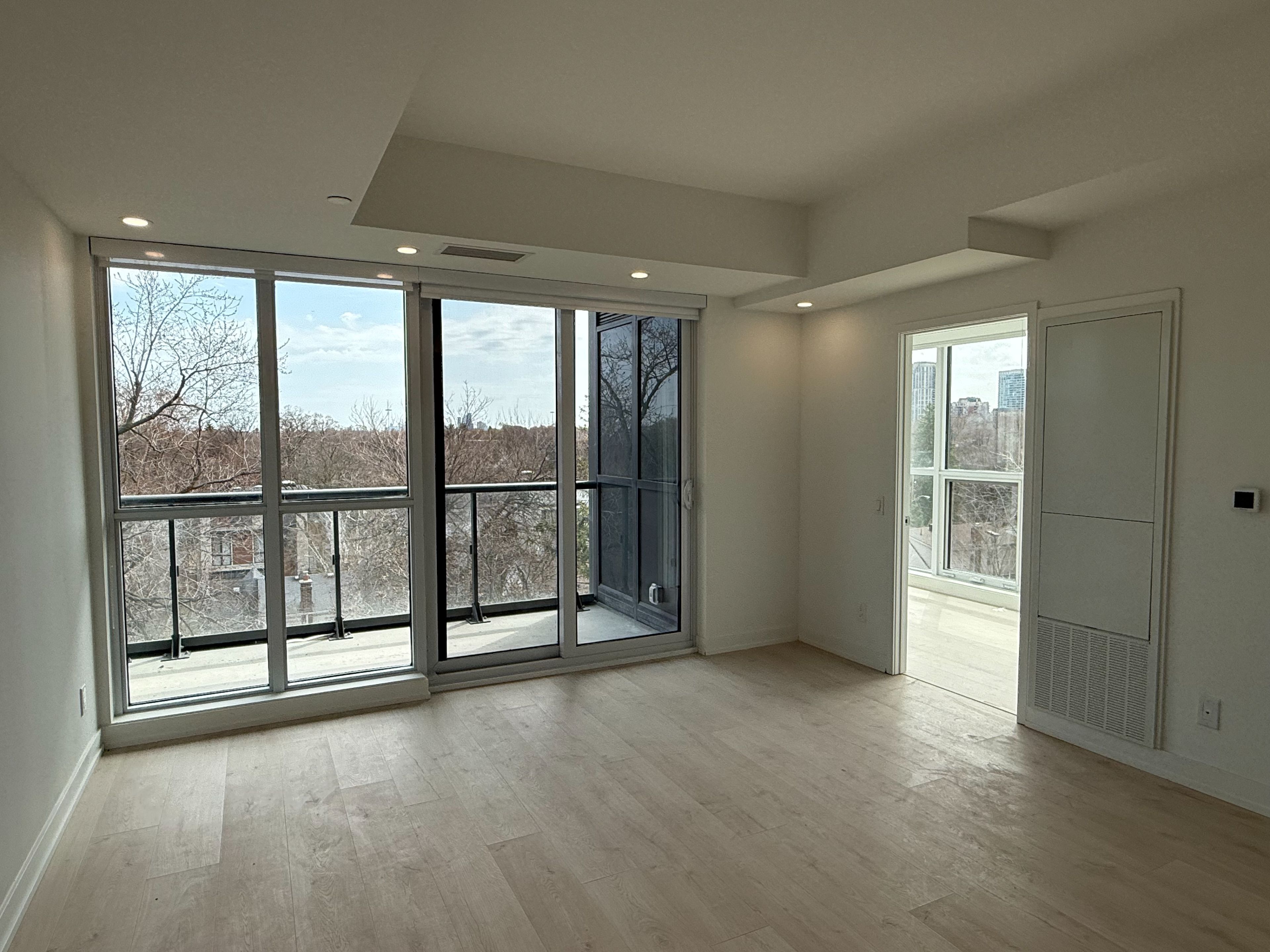 181 Sheppard Avenue E 423