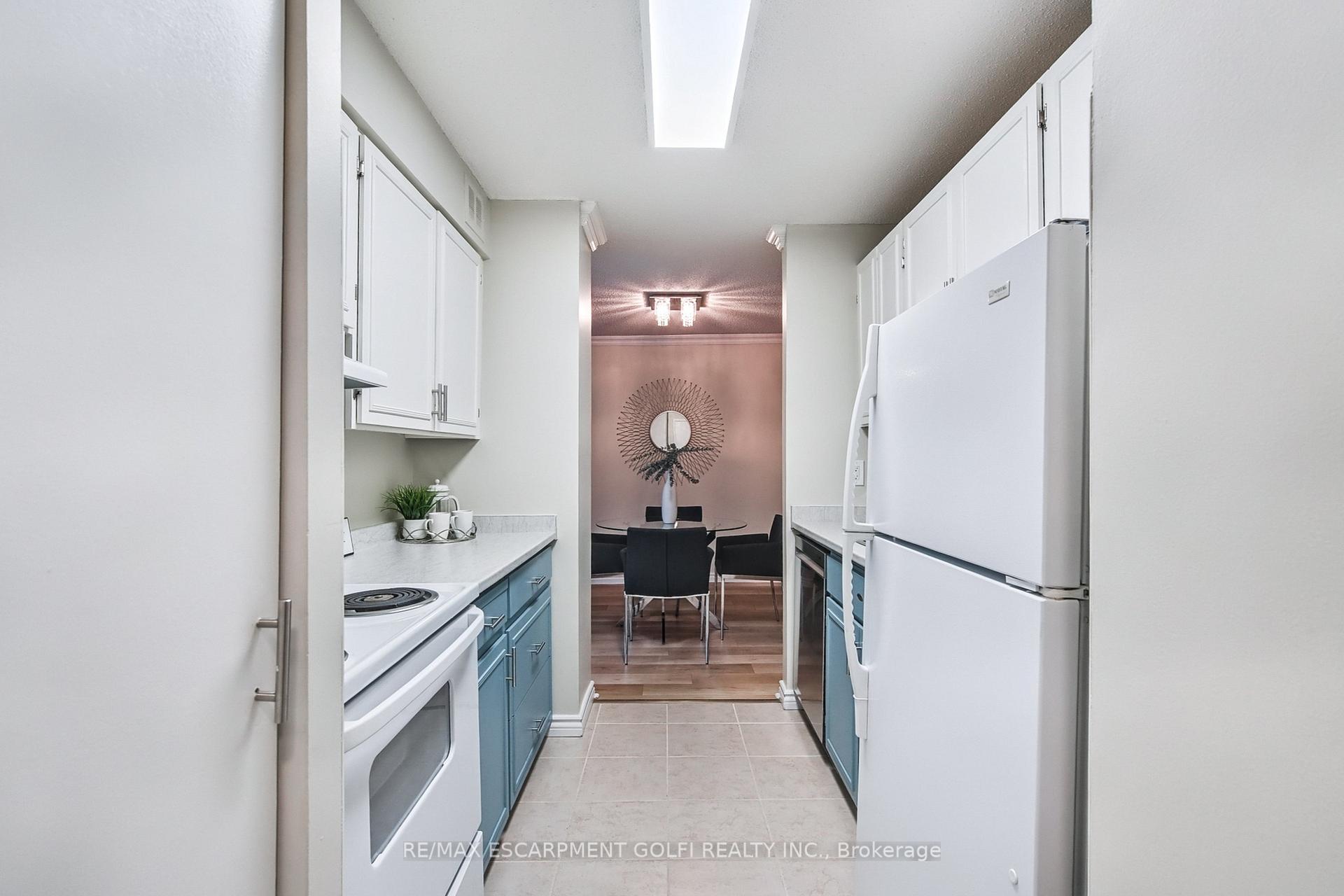 2 Bedrooms Condo at 222 Jackson,  Hamilton For sale