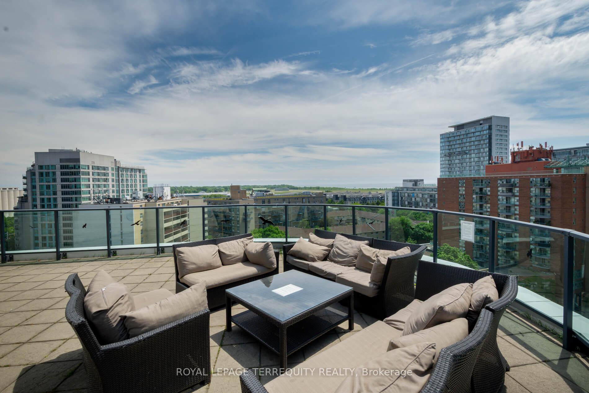 2 Bedrooms Condo at 600 Fleet, Toronto For sale