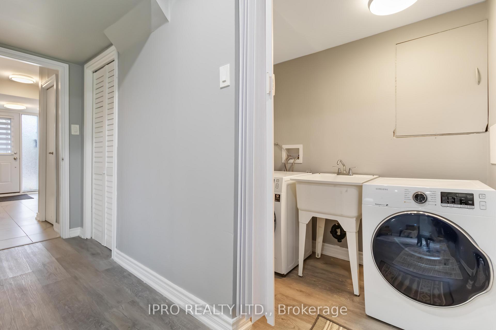 3 Bedrooms Condo at 3345 Silverado, Mississauga For sale