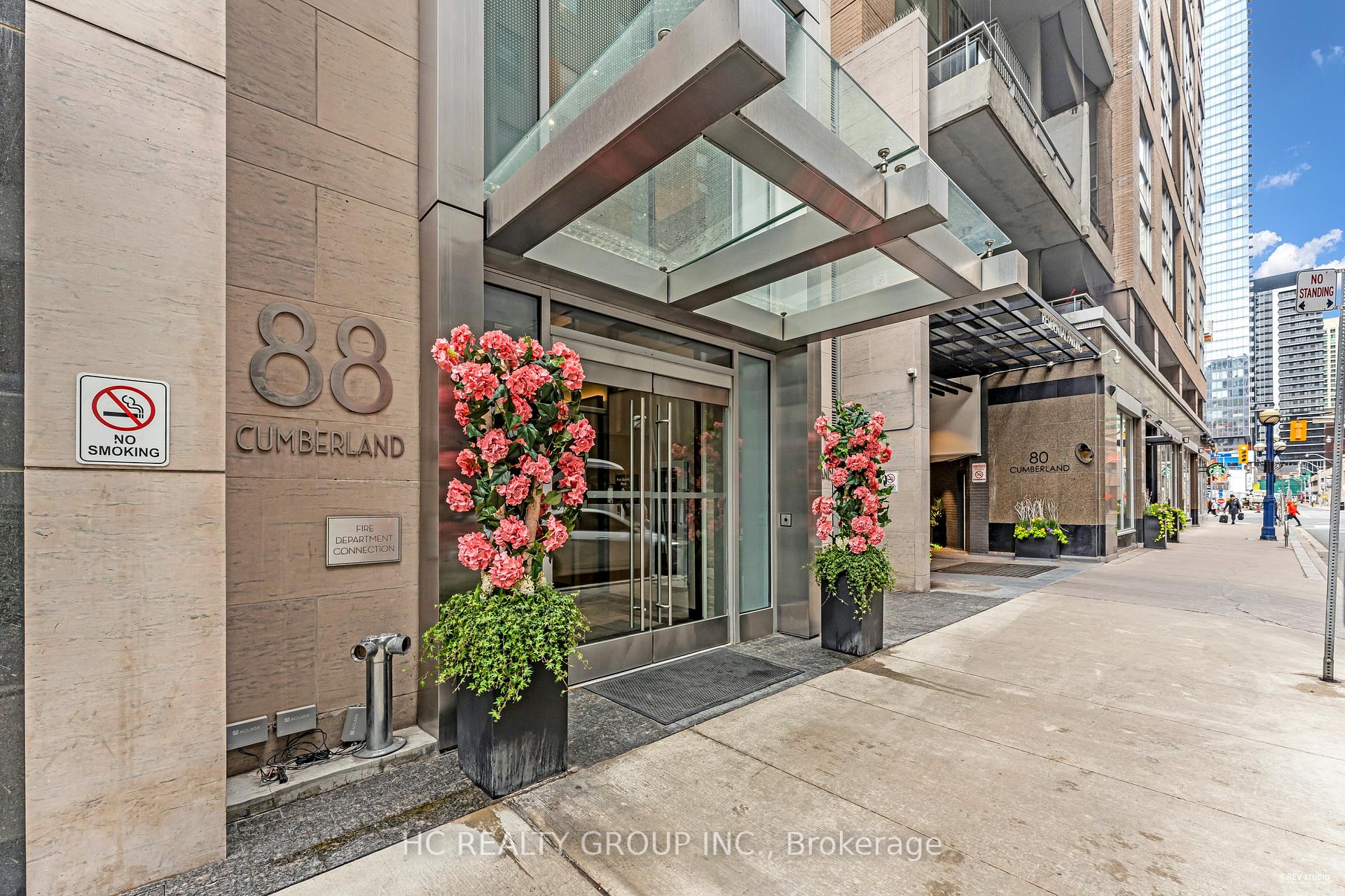 2 Bedrooms Condo at 88 Cumberland,  Toronto For sale