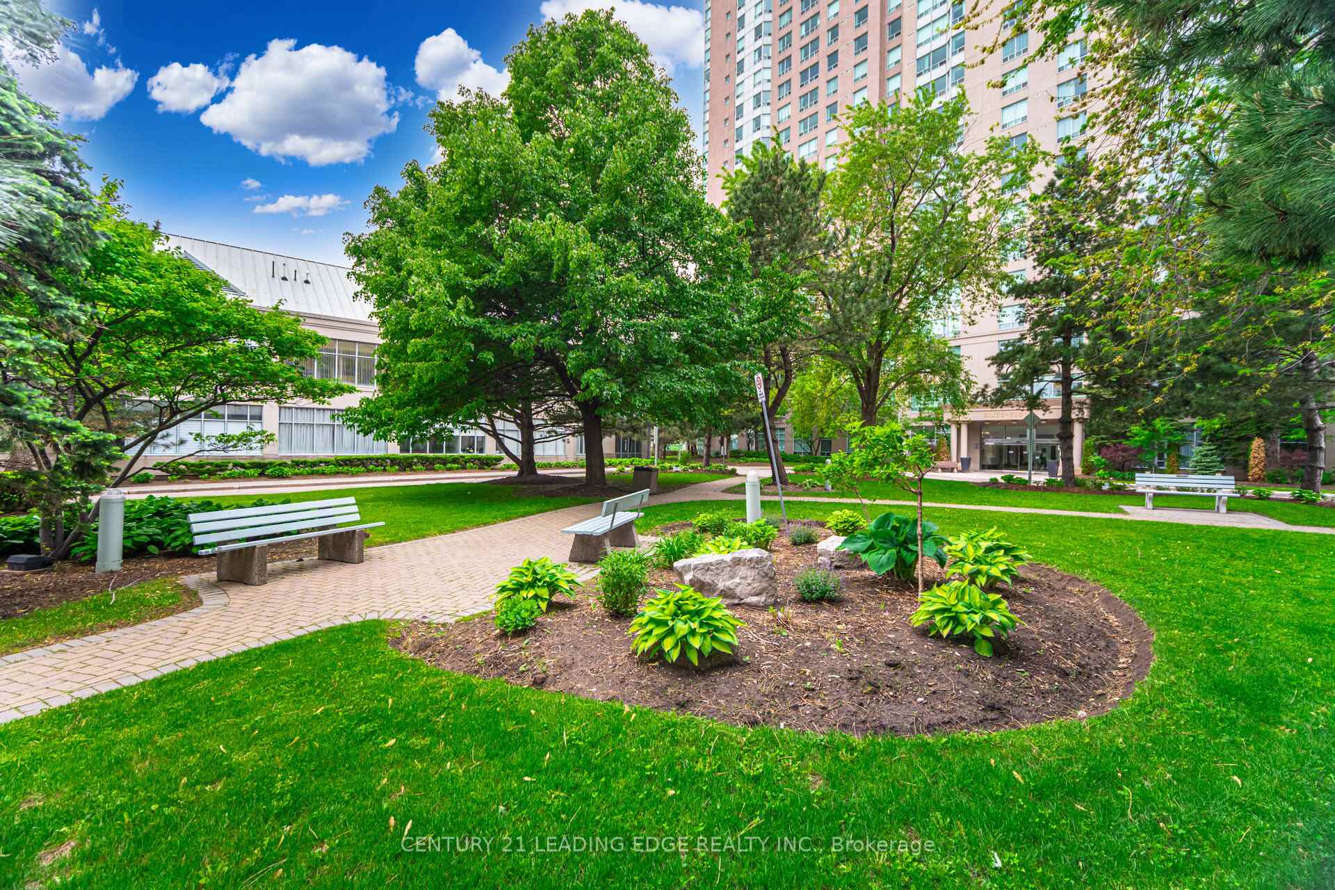 3 Bedrooms Condo at 68 Corporate, Toronto For sale