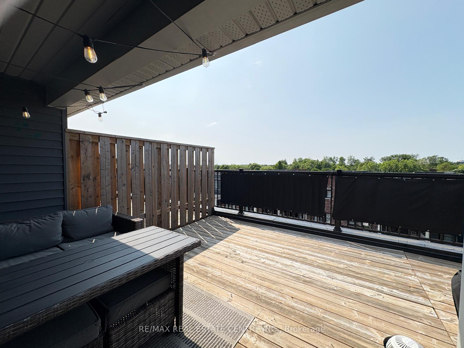 2 Bedrooms Condo at 219 Dundas, Hamilton For sale