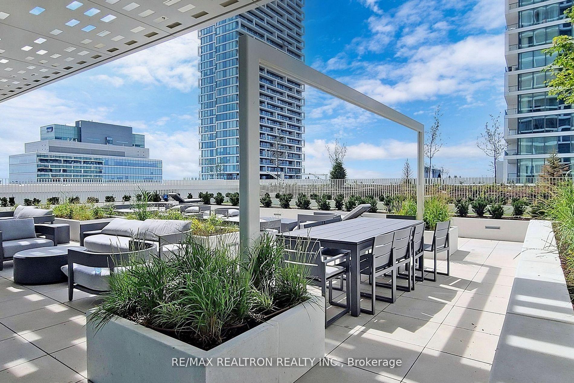 2 Bedrooms Condo at 950 Portage, Vaughan For sale