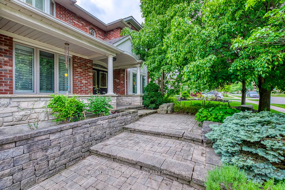 1054 Summit Ridge Drive, Oakville, ON L6M 3K9
