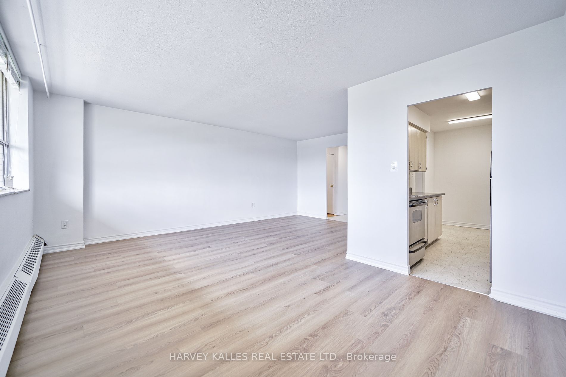 2000 Sheppard Avenue W 411