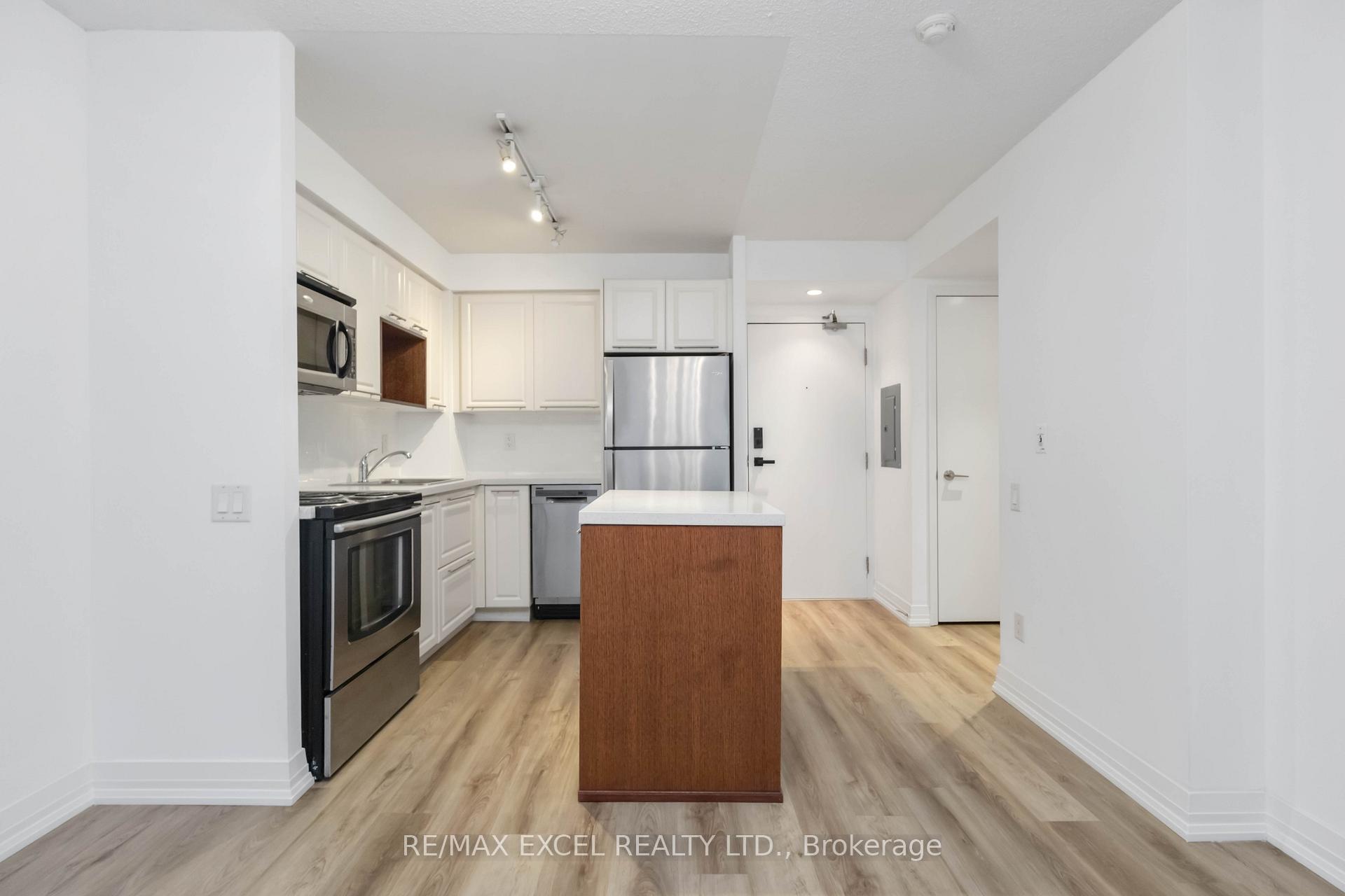 2 Bedrooms Condo at 21 Carlton, Toronto For sale
