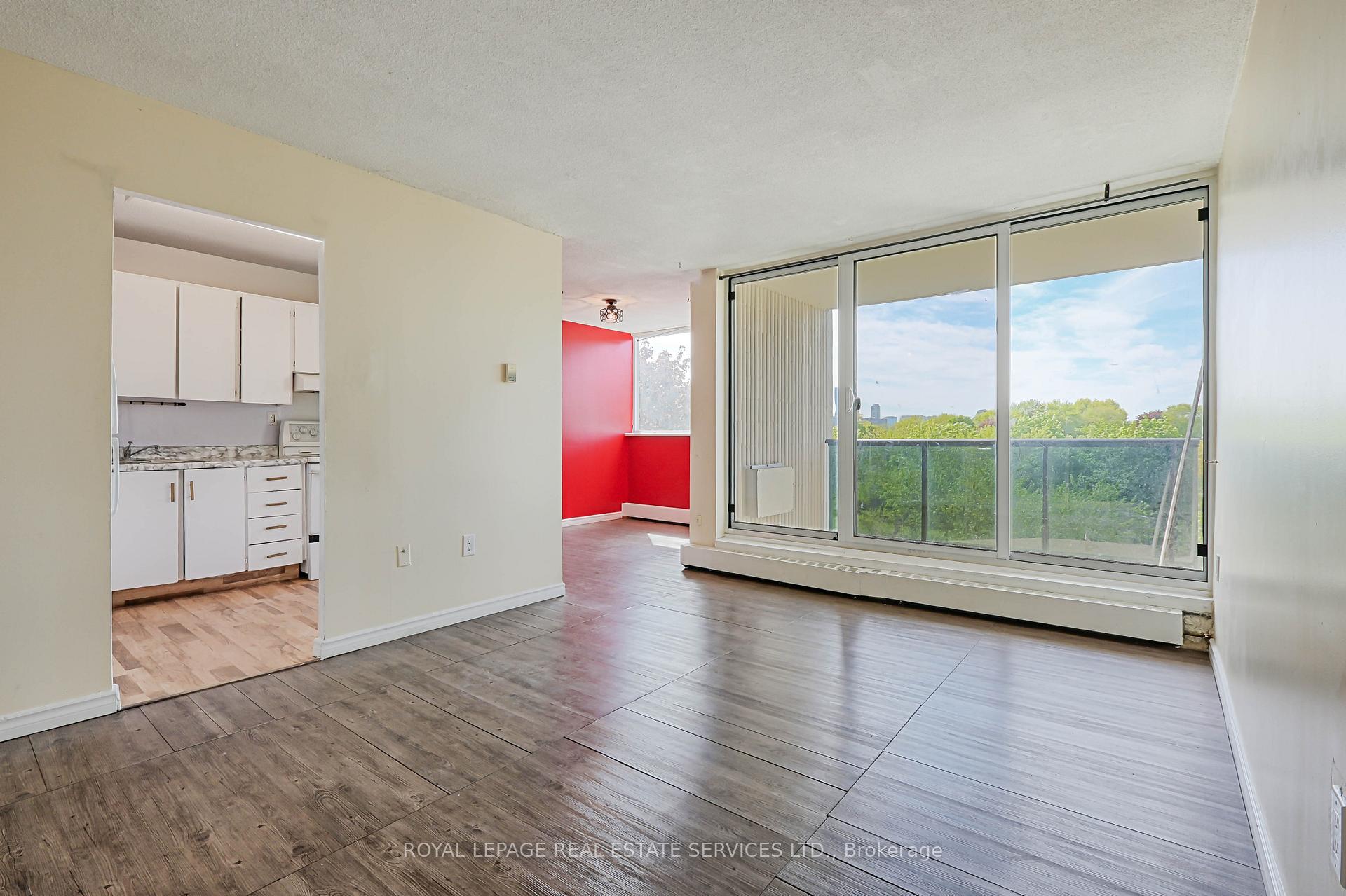 2 Bedrooms Condo at 530 Lolita, Mississauga For sale