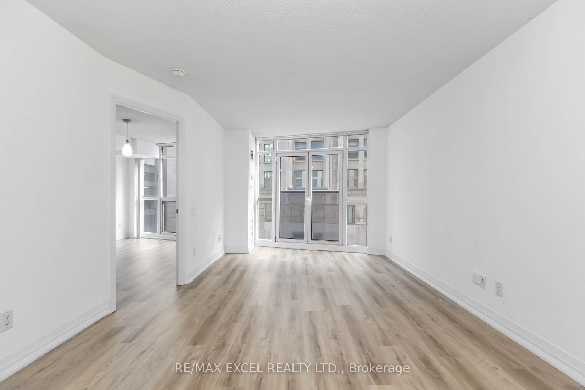 2 Bedrooms Condo at 21 Carlton, Toronto For sale