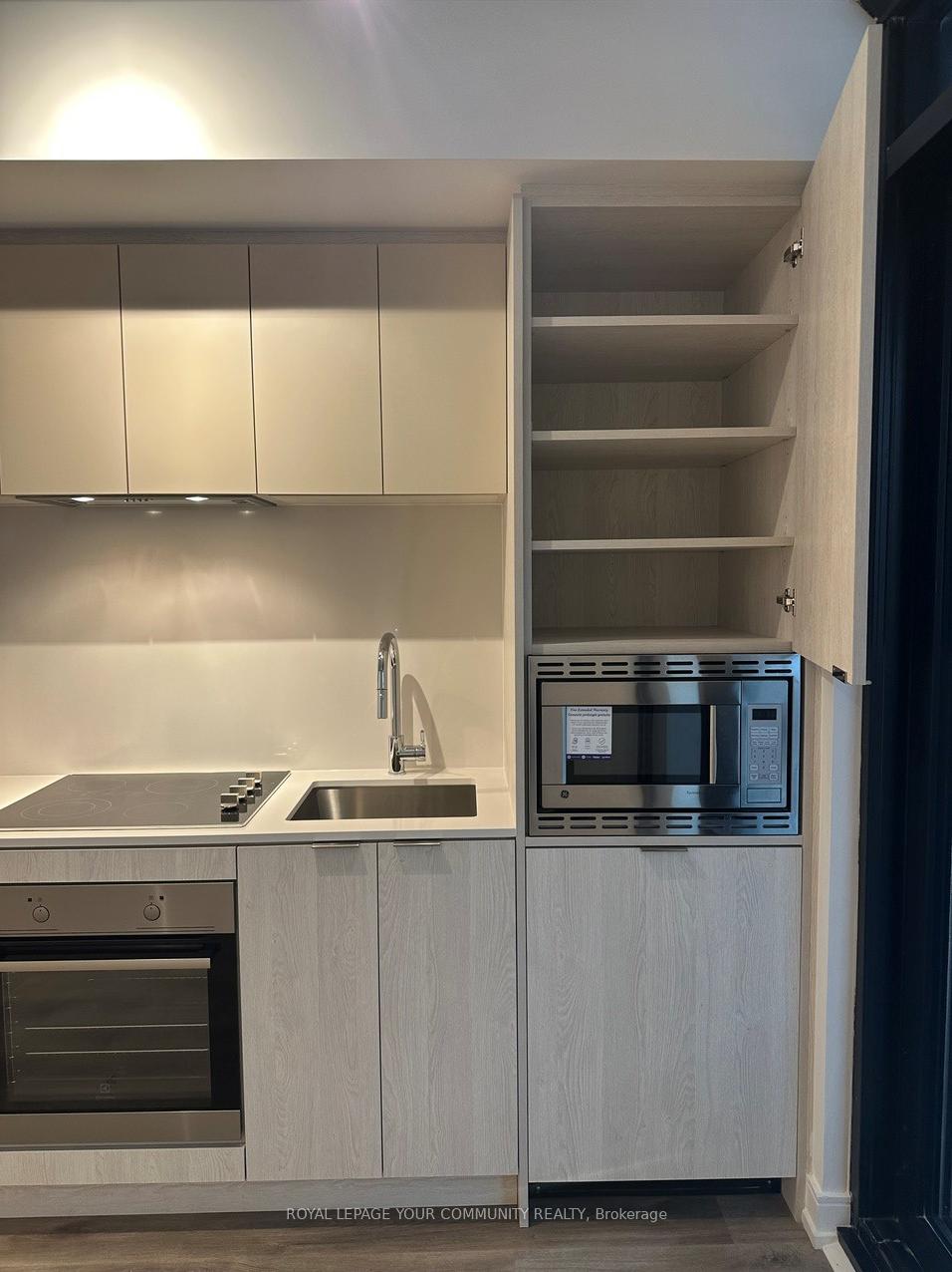 1 Bedroom Condo at 1 Jarvis, Hamilton For sale