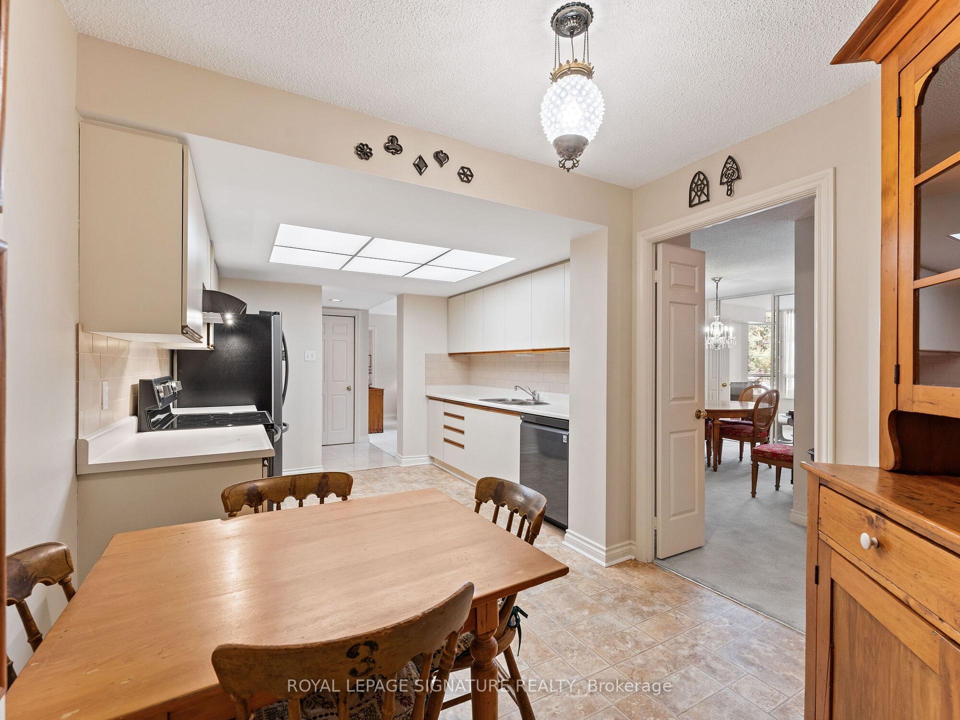 2 Bedrooms Condo at 1200 Don Mills, Toronto For sale