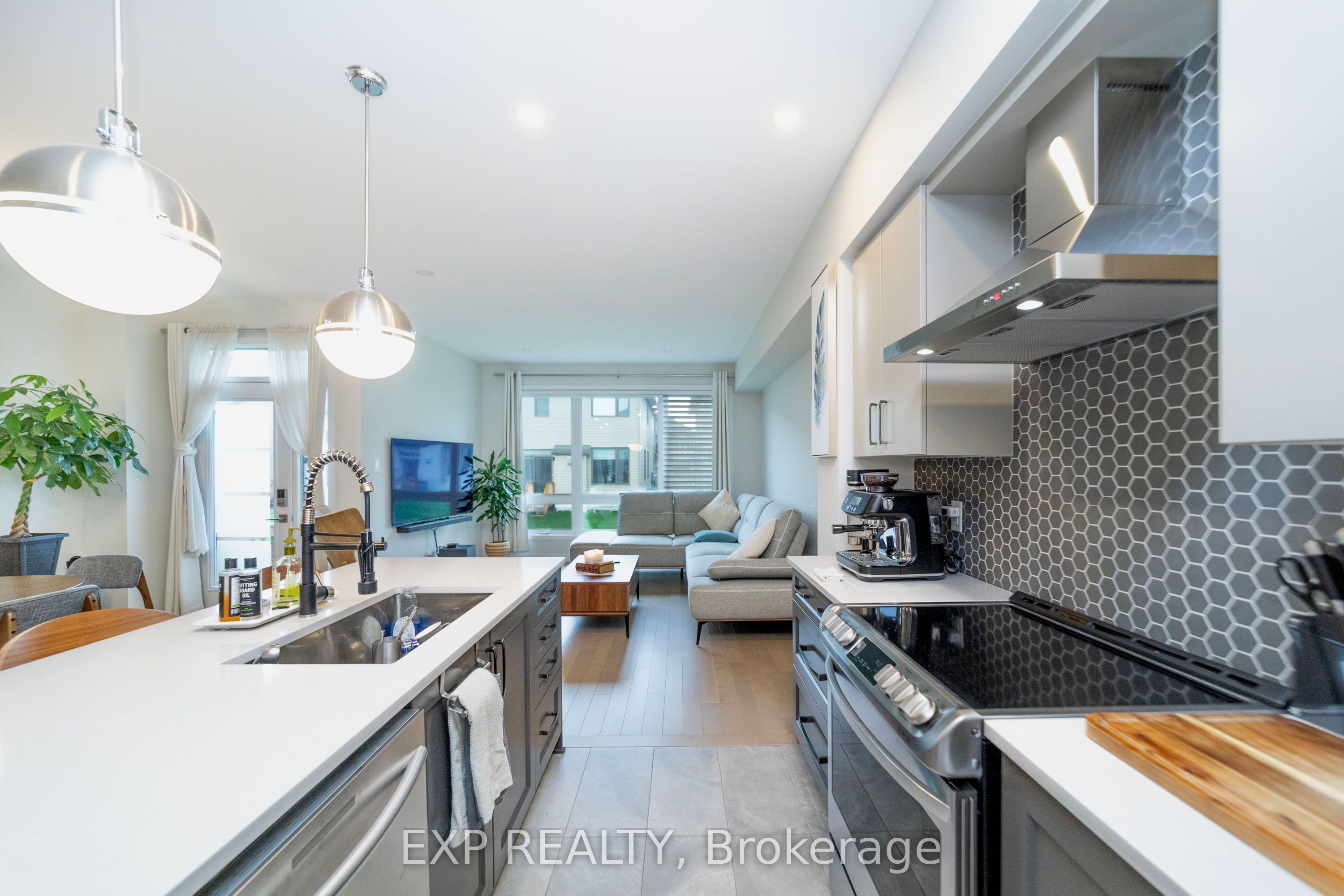 230 FINSBURY Avenue, Stittsville - Munster - Richmond 8203 - Stittsville (South)