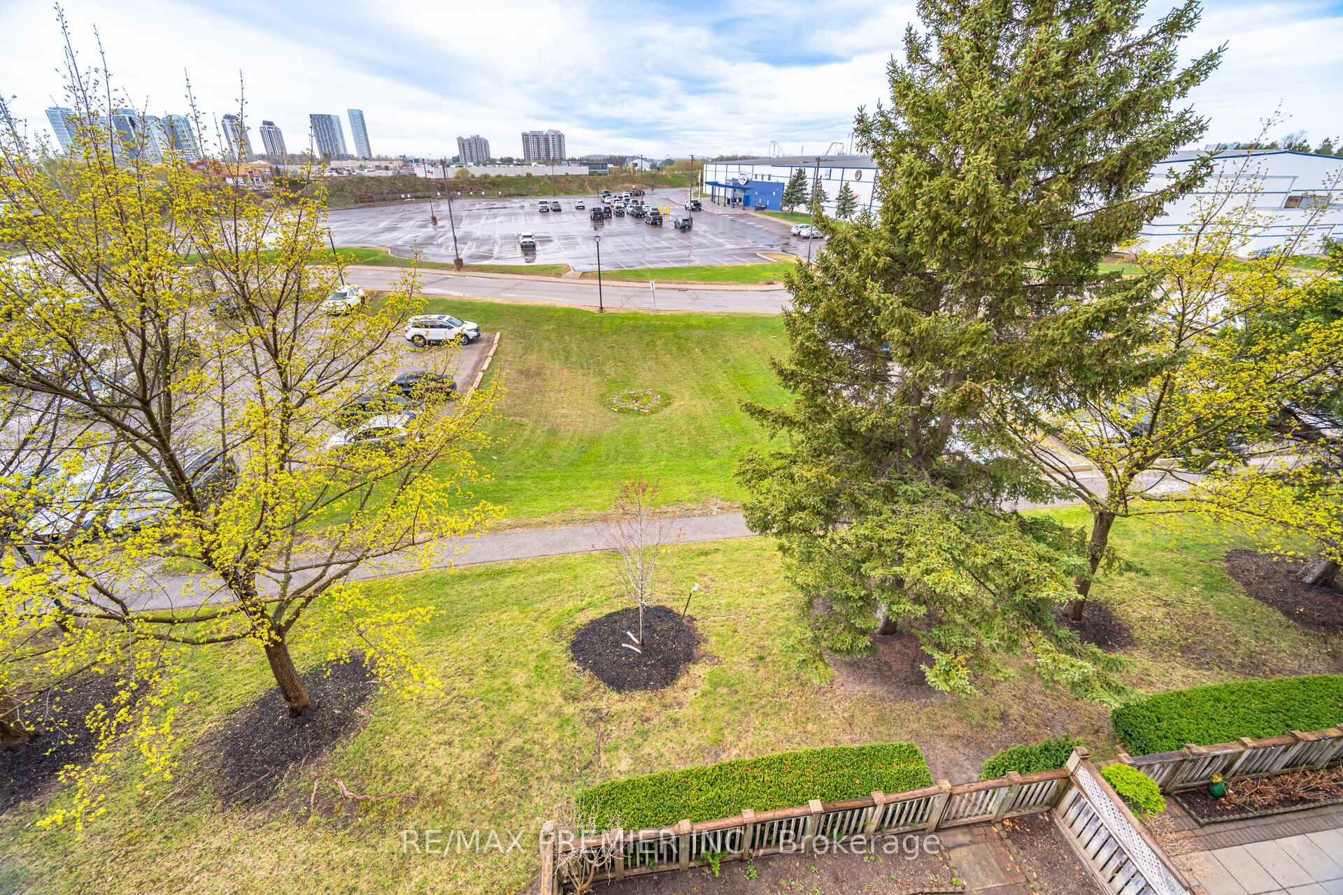 1 Bedroom Condo at 2502 Rutherford,  Vaughan For sale