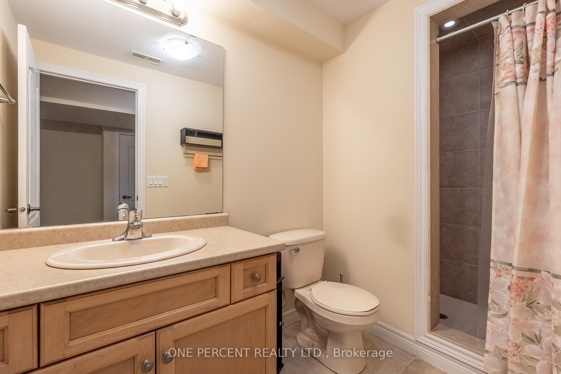 2 Bedrooms Condo at 21 Stickland, Hamilton For sale