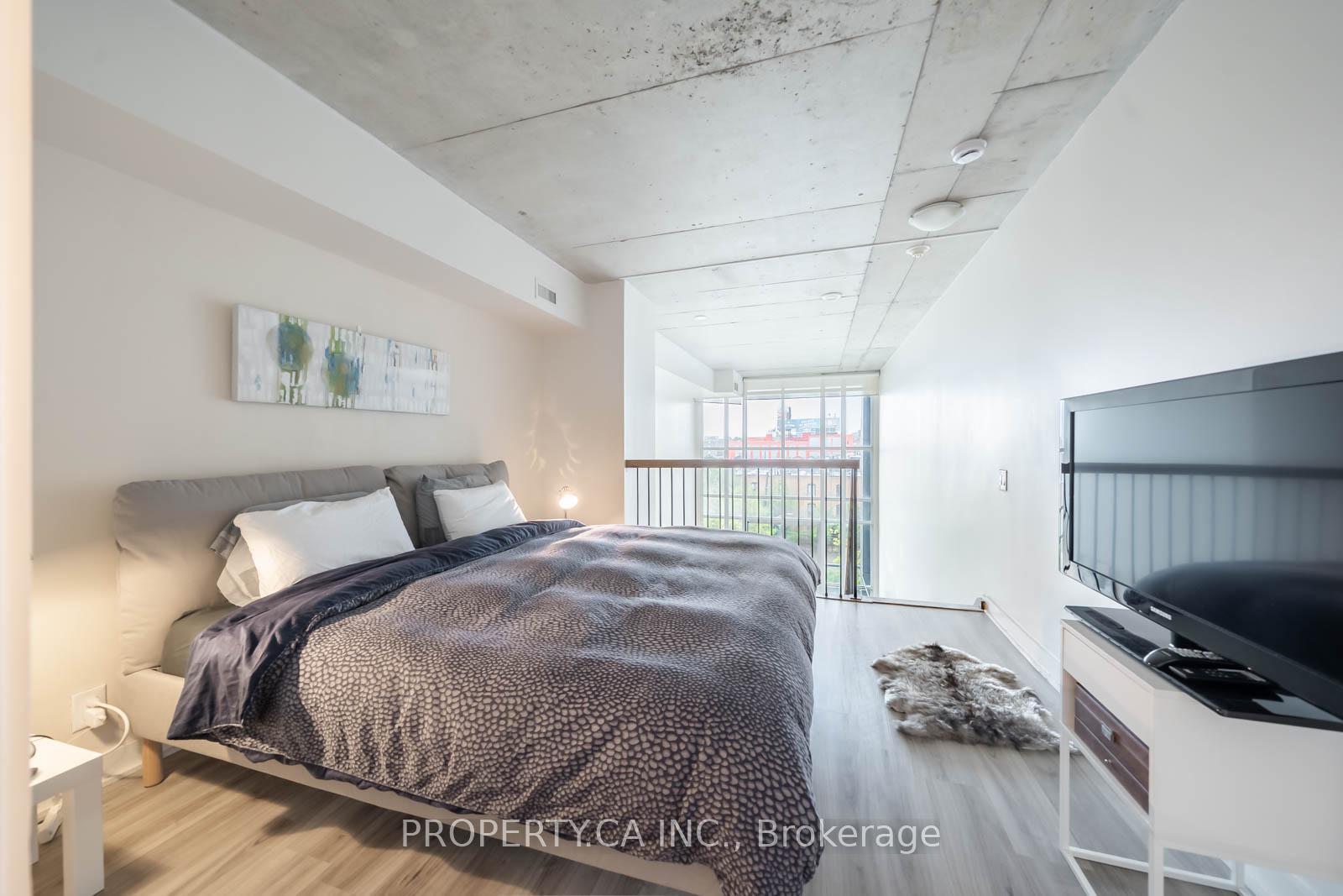 2 Bedrooms Condo at 5 Hanna, Toronto For sale