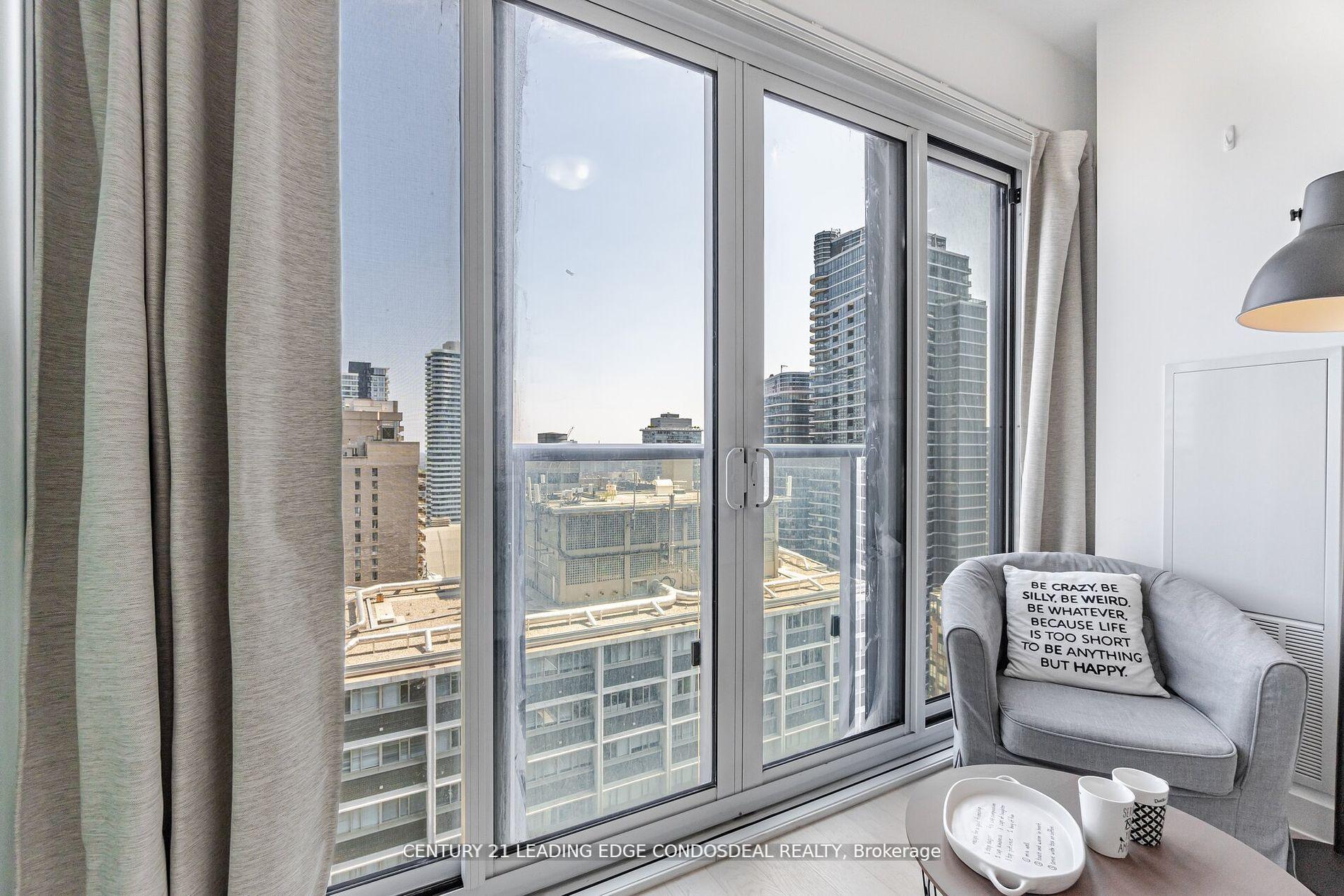 2 Bedrooms Condo at 7 Grenville, Toronto For sale