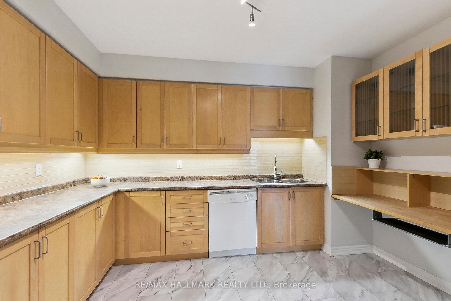 2 Bedrooms Condo at 1 Lawlor, Toronto For sale