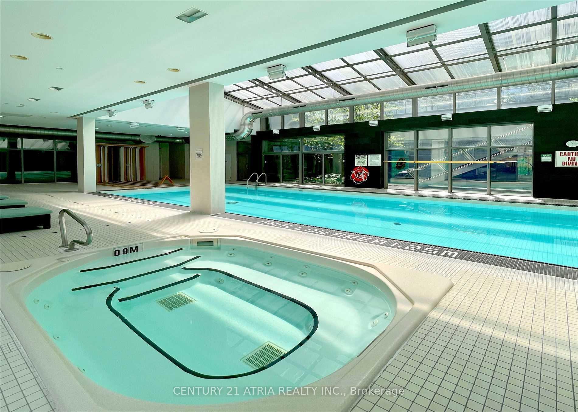 2 Bedrooms Condo at 37 Grosvenor,  Toronto For sale