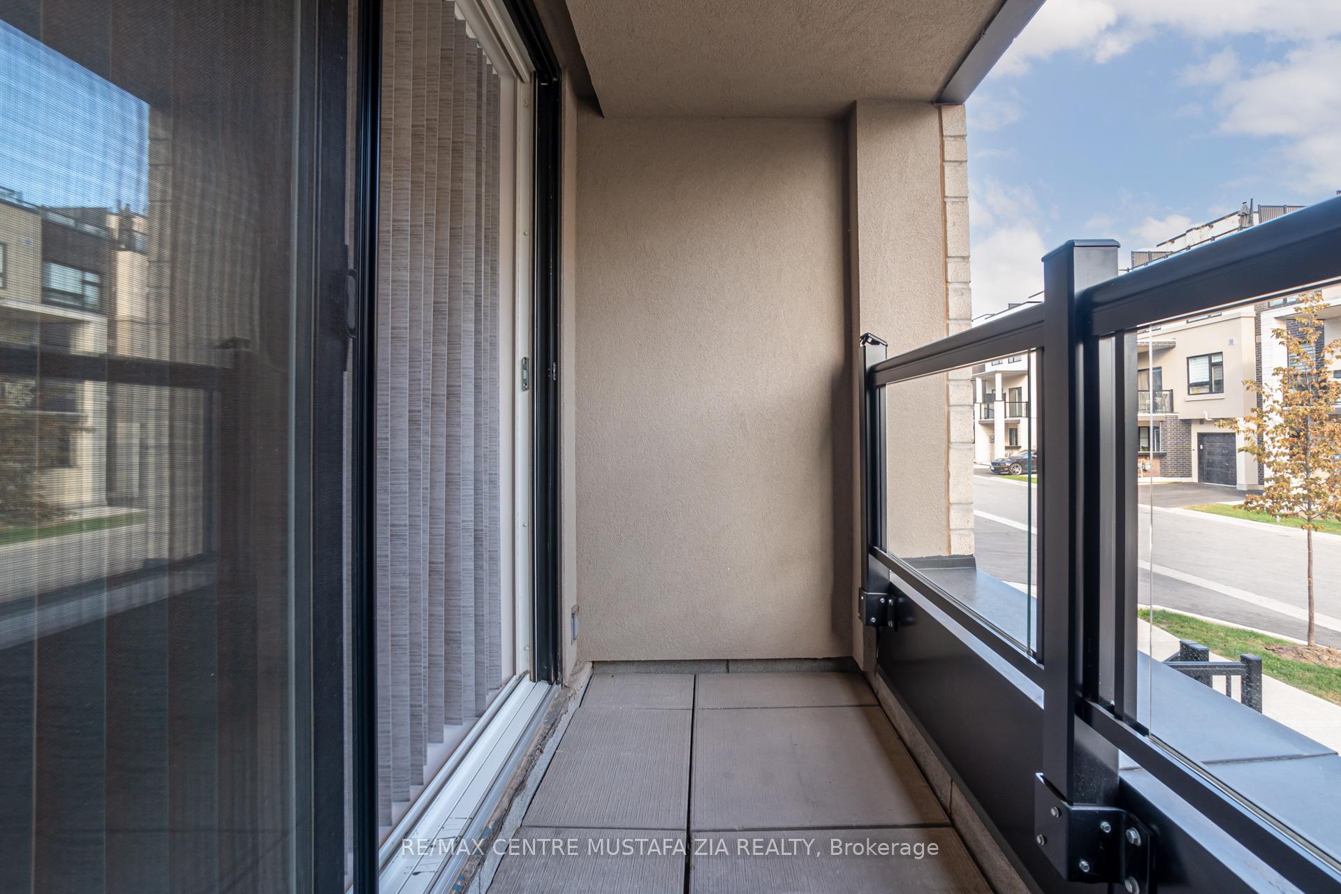 2 Bedrooms Condo at 1129 Cooke, Burlington For sale