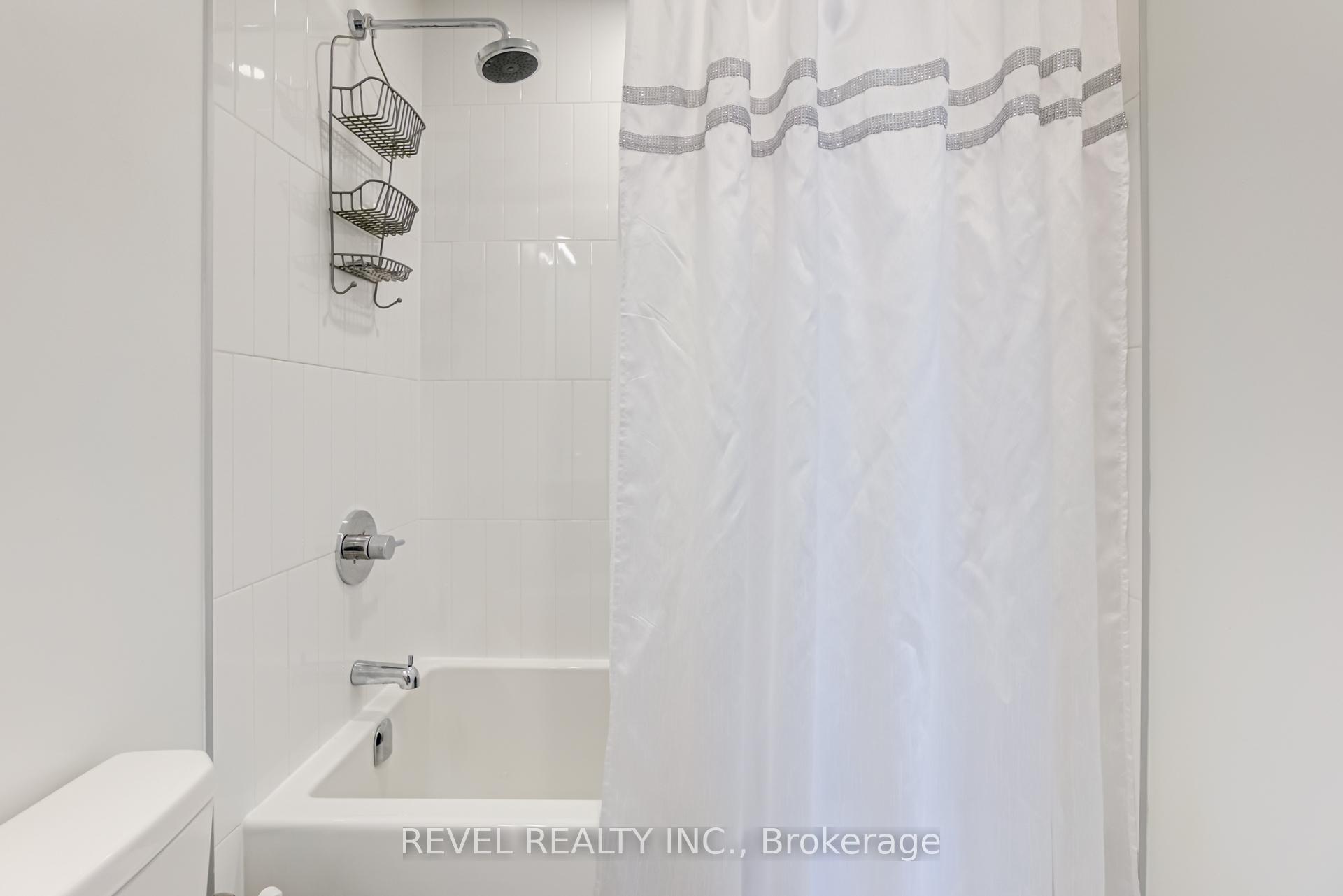 2 Bedrooms Condo at 7950 Bathurst, Vaughan For sale