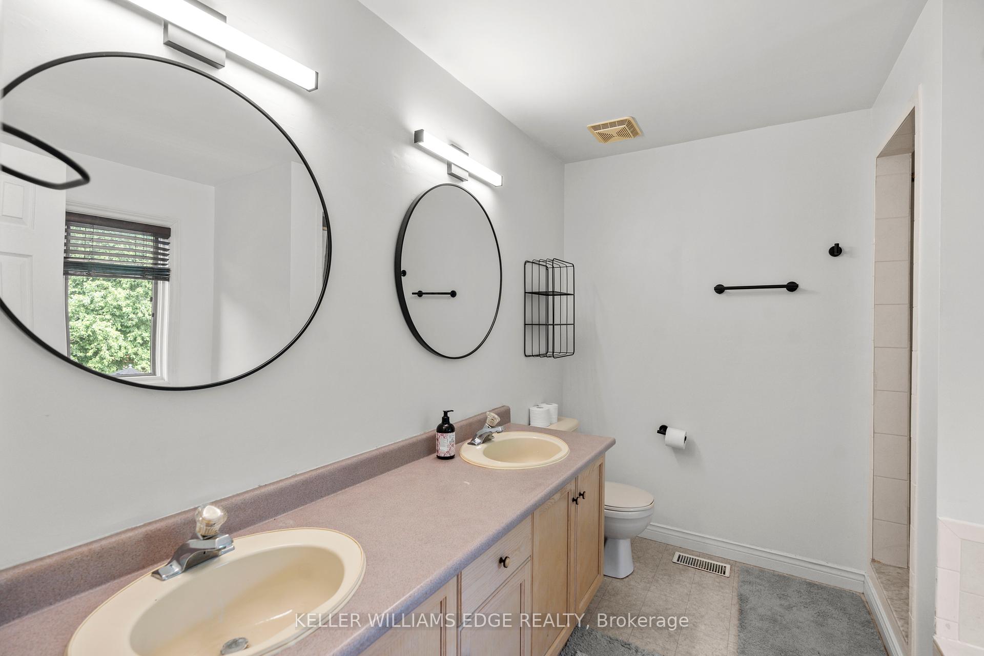 3 Bedrooms Condo at 320 Hamilton, Hamilton For sale