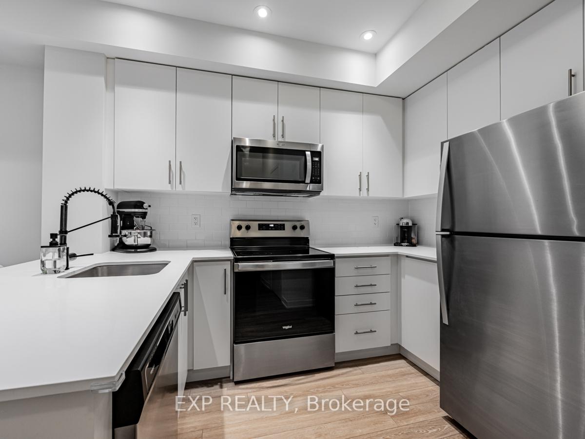 2 Bedrooms Condo at 3409 Ridgeway,  Mississauga For sale
