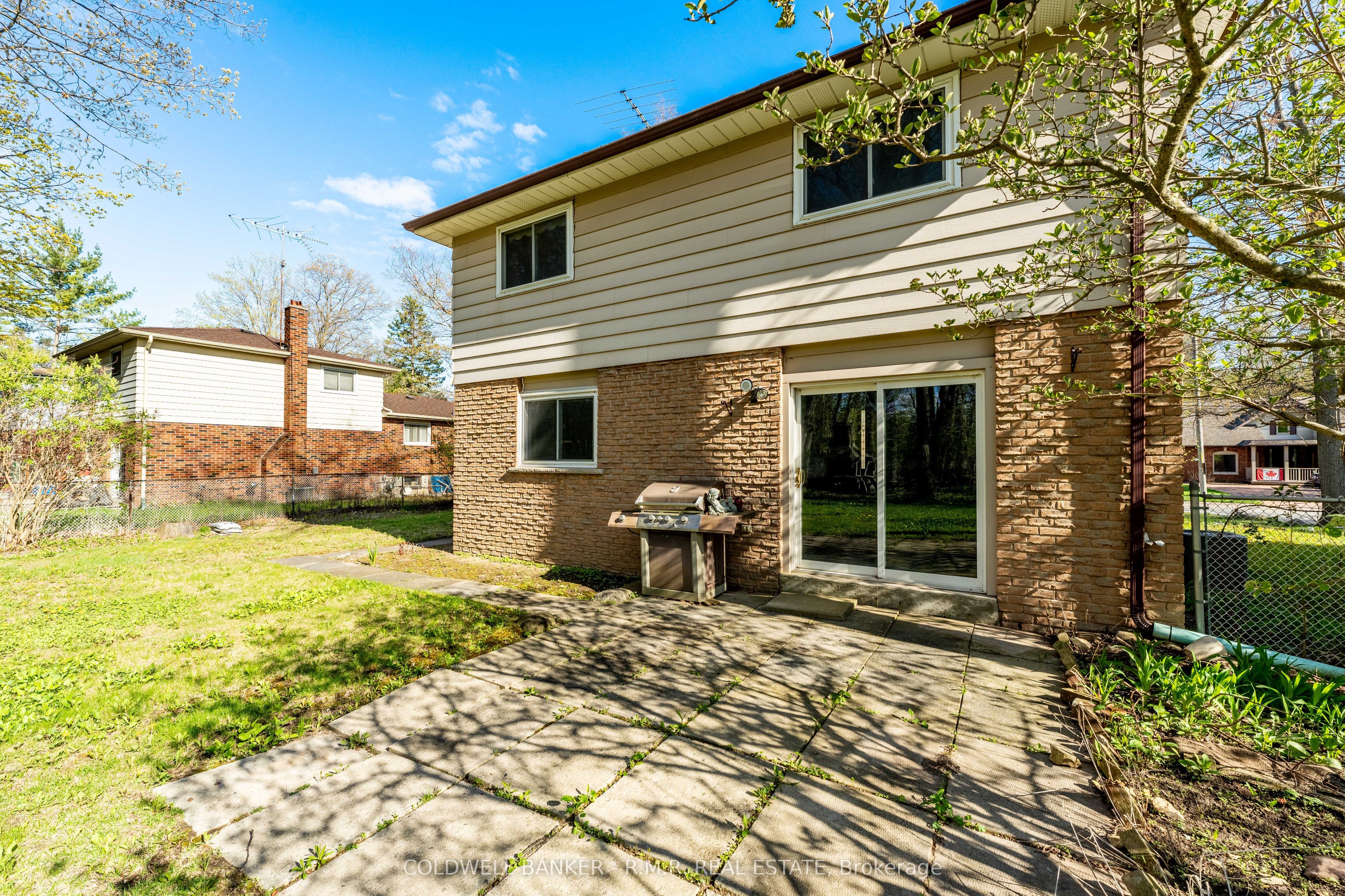 86 Twyn Rivers Drive
