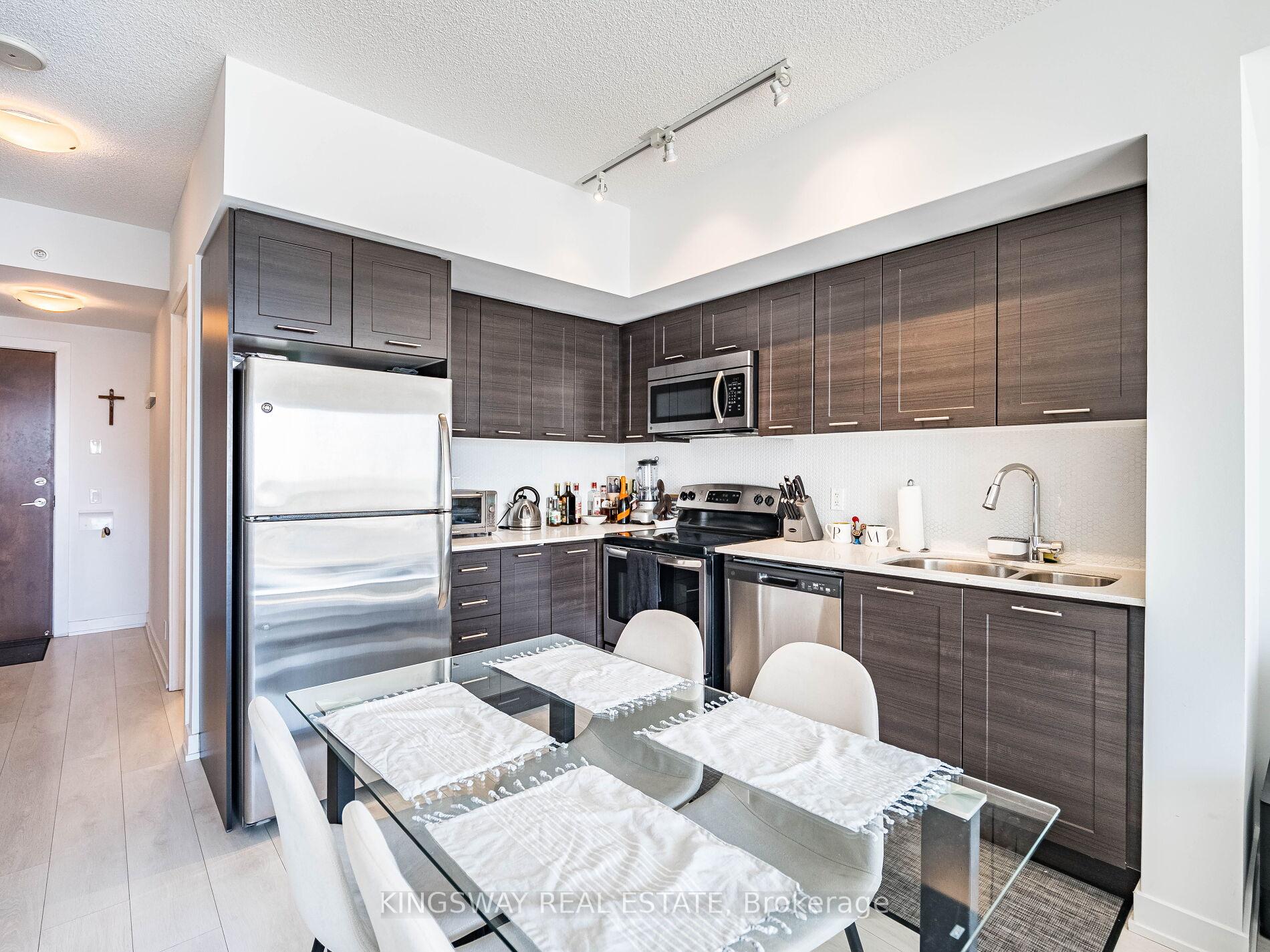 2 Bedrooms Condo at 2200 Lakeshore,  Toronto For sale