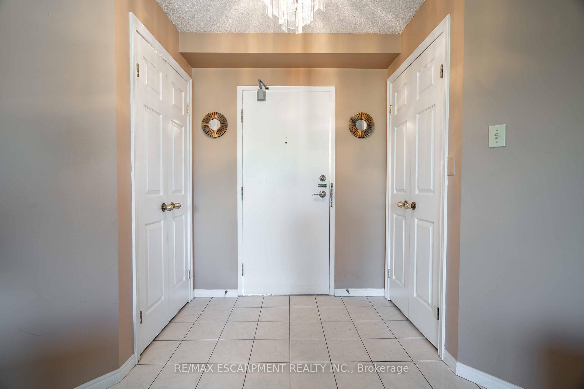 2 Bedrooms Condo at 416 Limeridge, Hamilton For sale