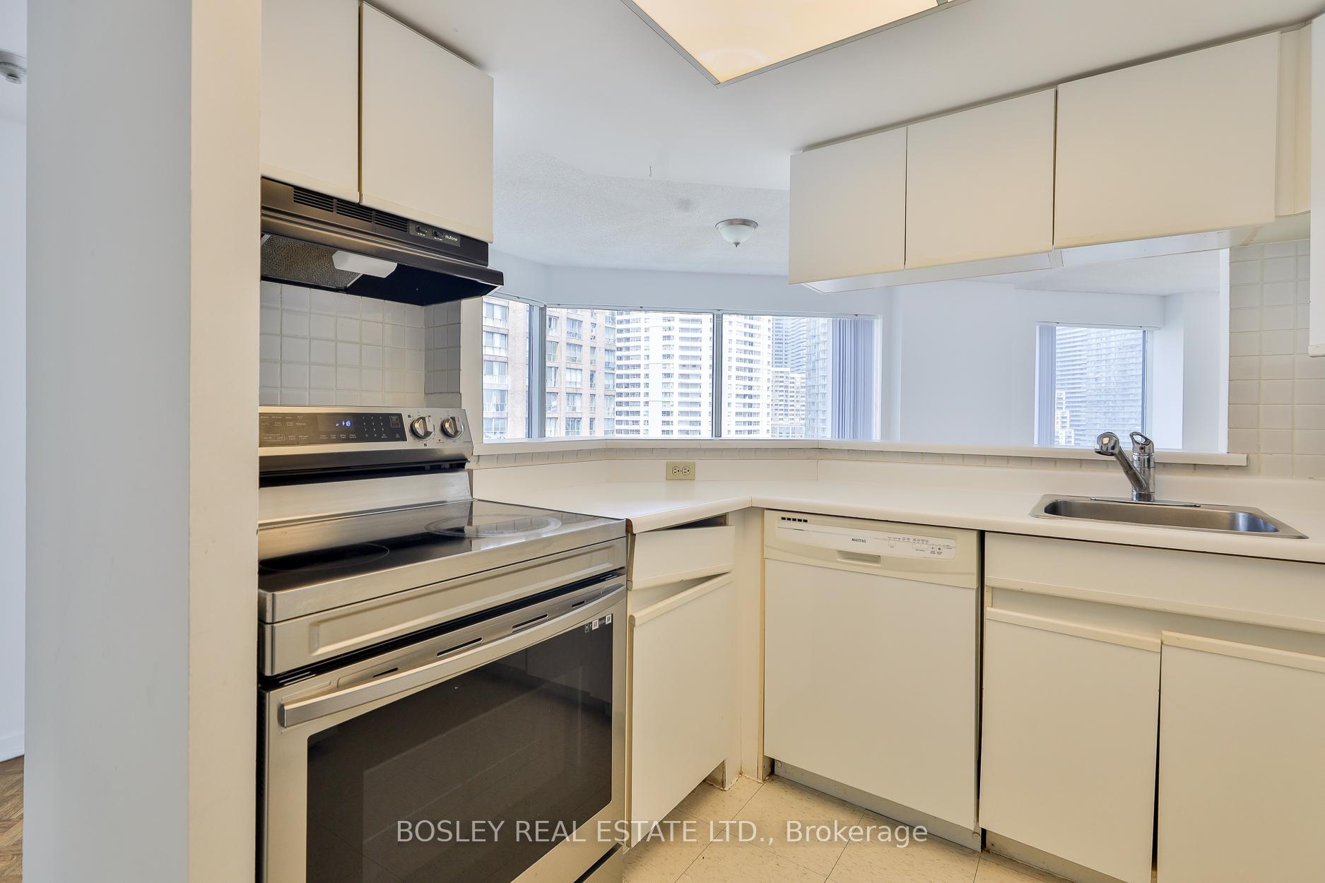 2 Bedrooms Condo at 1001 Bay, Toronto For sale