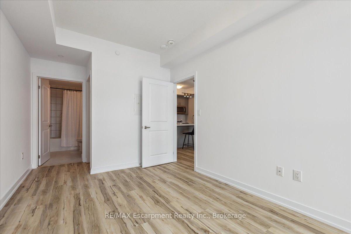 2 Bedrooms Condo at 450 Dundas,  Hamilton For sale