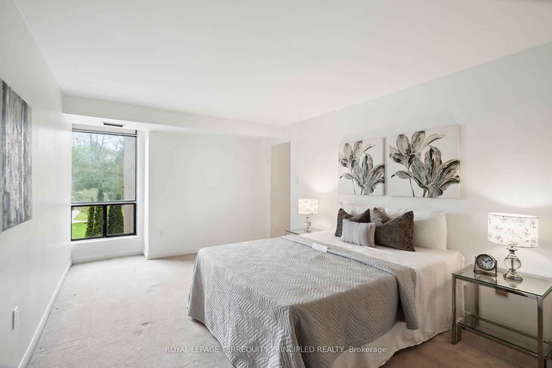 3 Bedrooms Condo at 1400 Dixie, Mississauga For sale