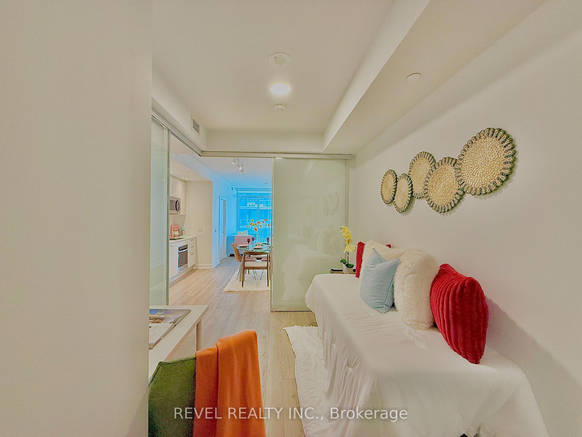 3 Bedrooms Condo at 1928 Lake Shore, Toronto For sale