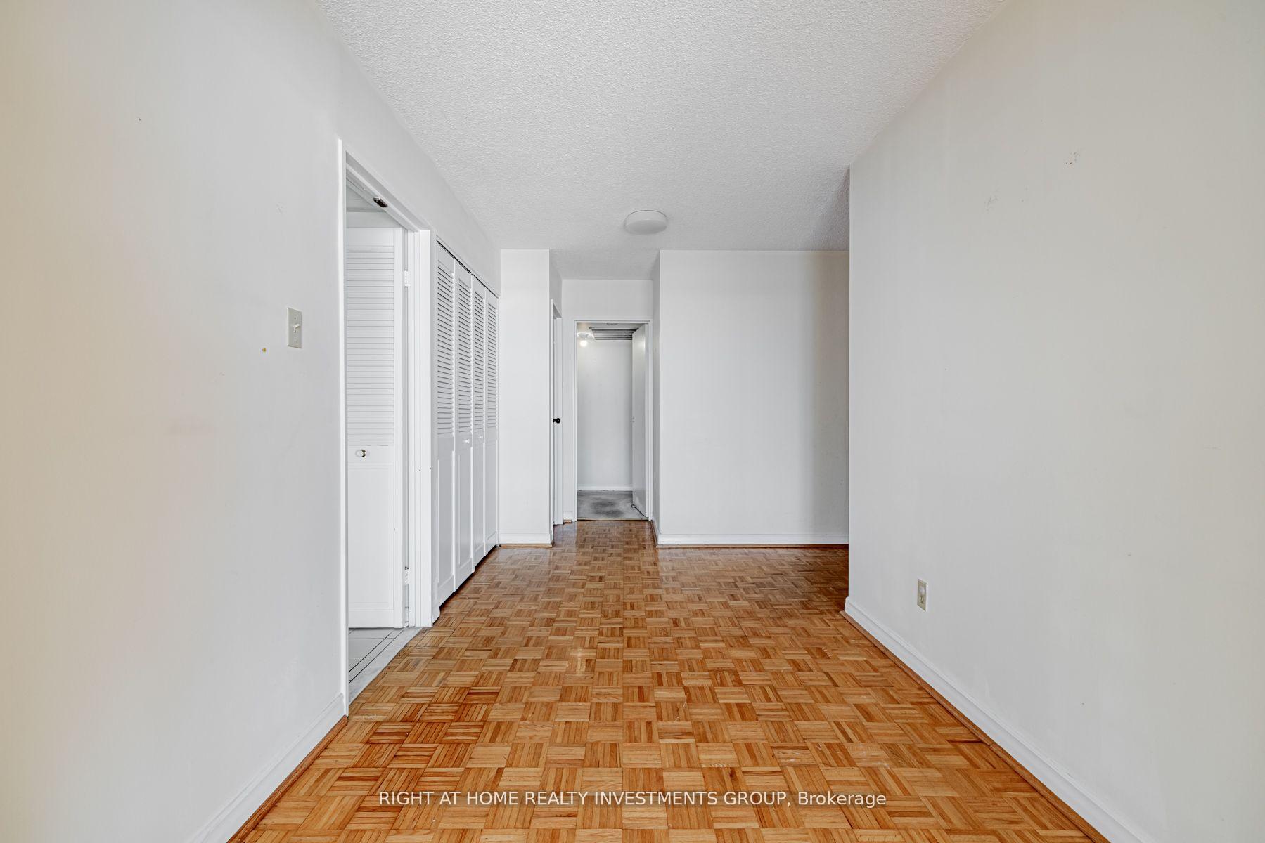 3 Bedrooms Condo at 65 Harbour,  Toronto For sale
