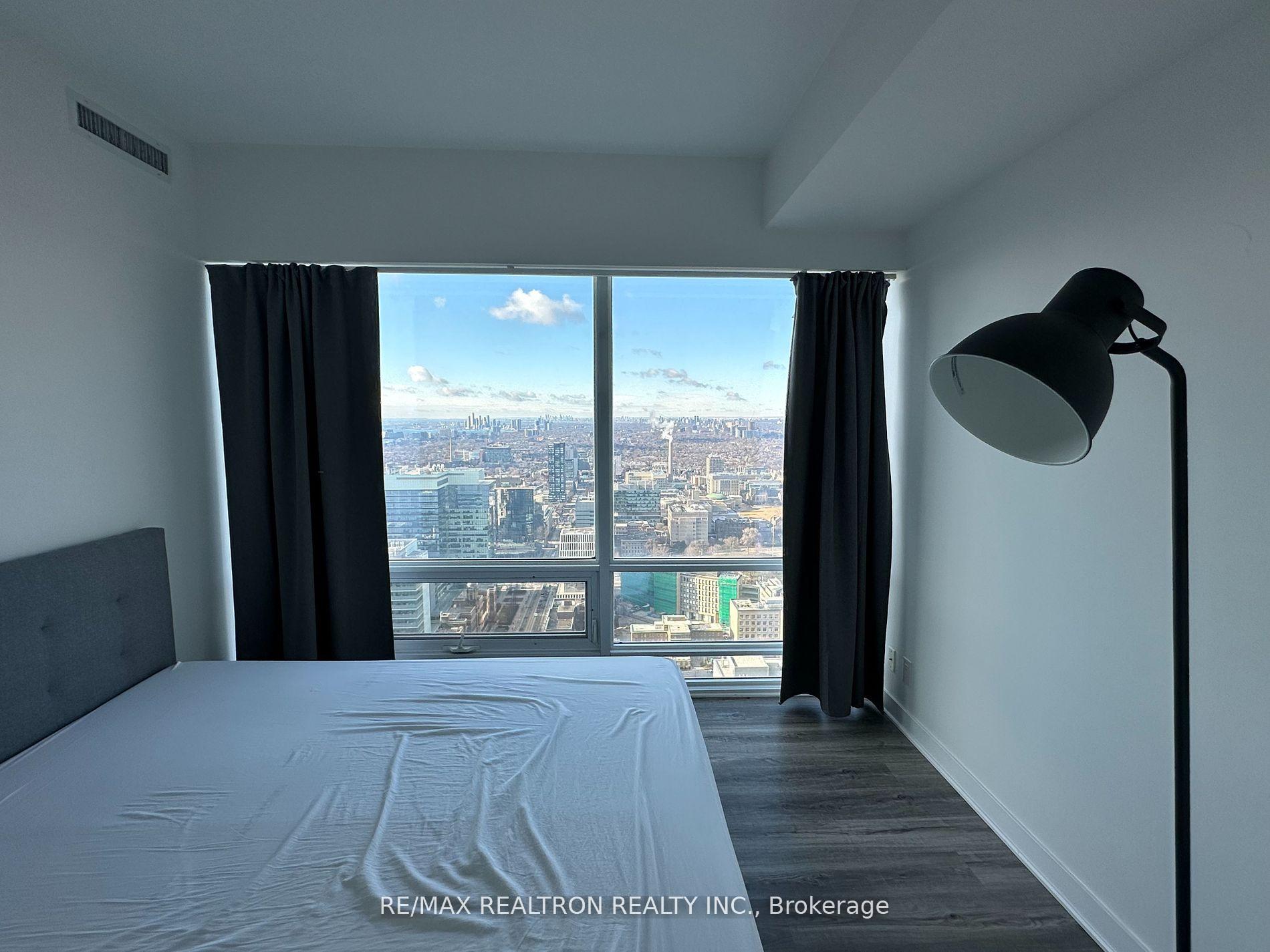 3 Bedrooms Condo at 15 Grenville,  Toronto For sale