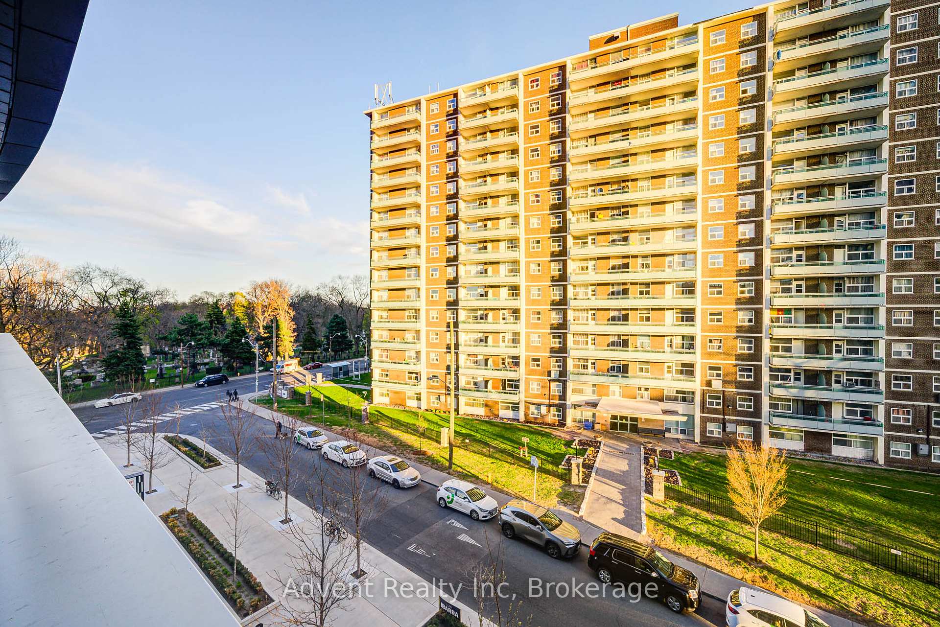 2 Bedrooms Condo at 585 Bloor,  Toronto For sale