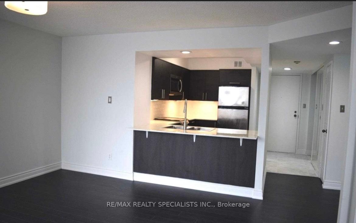 2 Bedrooms Condo at 50 Eglinton, Mississauga For sale