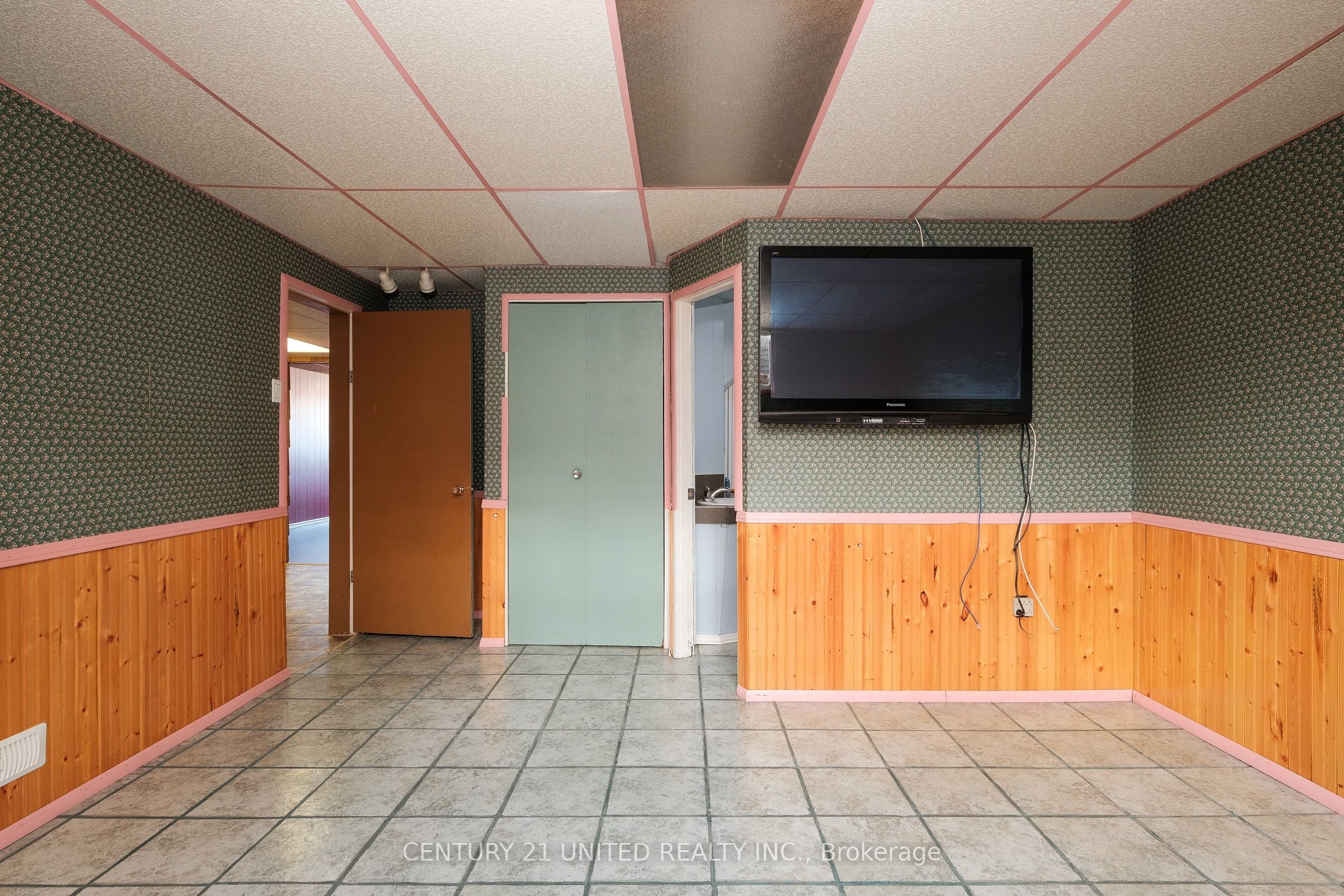 1261 Olympus Avenue, Peterborough North, ON K9H 6V9