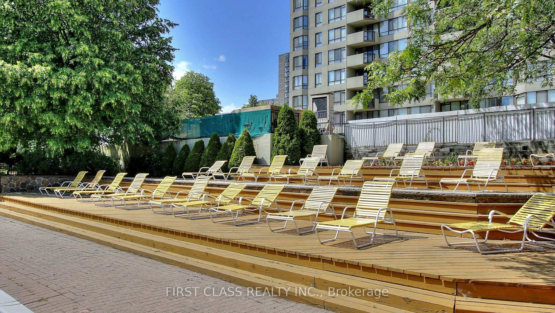 3 Bedrooms Condo at 25 Bamburgh, Toronto For sale