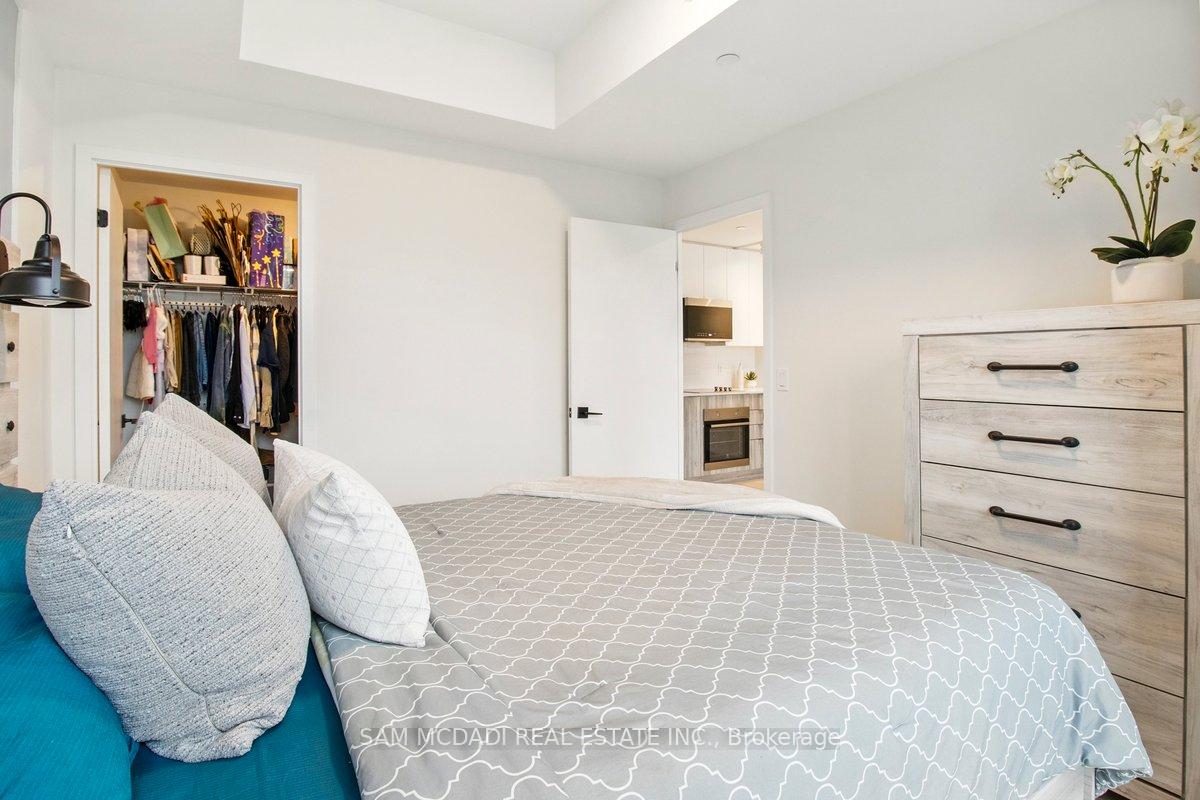 2 Bedrooms Condo at 2489 Taunton, Oakville For sale