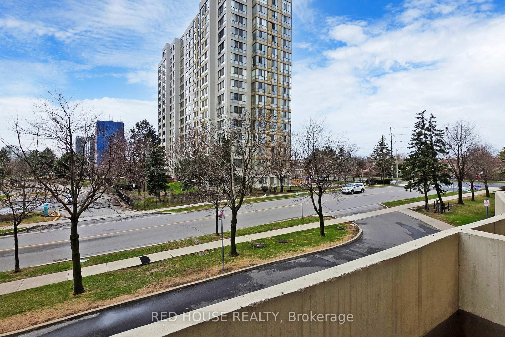 2 Bedrooms Condo at 10 Markbrook,  Toronto For sale