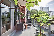 1 Bedroom Condo at 9 Burnhamthorpe, Toronto For sale