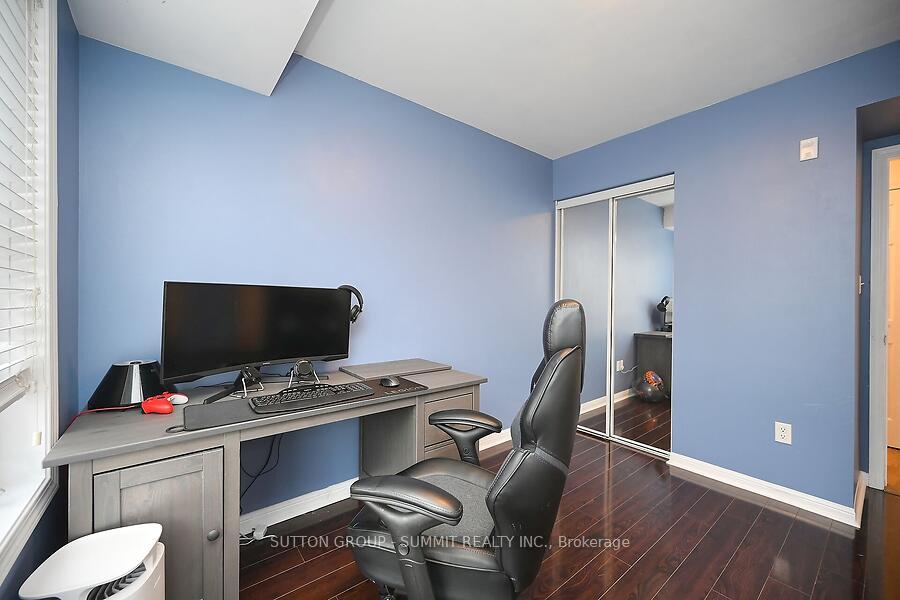 3 Bedrooms Condo at 633 DUNDAS,  Mississauga For sale